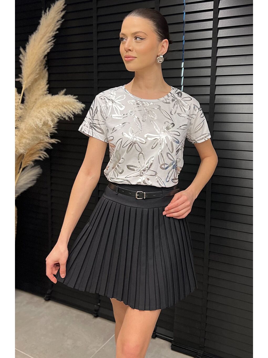 Beyaz Kadın Bisiklet Yaka Varak Baskılı Tişört