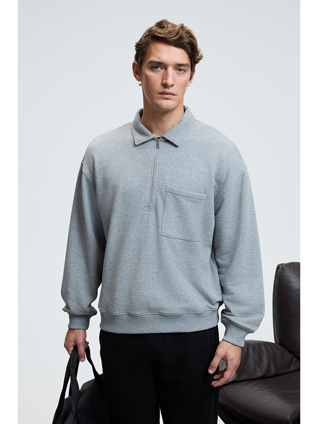 August Erkek %100 Pamuk Yarım Fermuarlı Yakalı Cepli Süs Etiketli Gri Melanj Sweatshirt