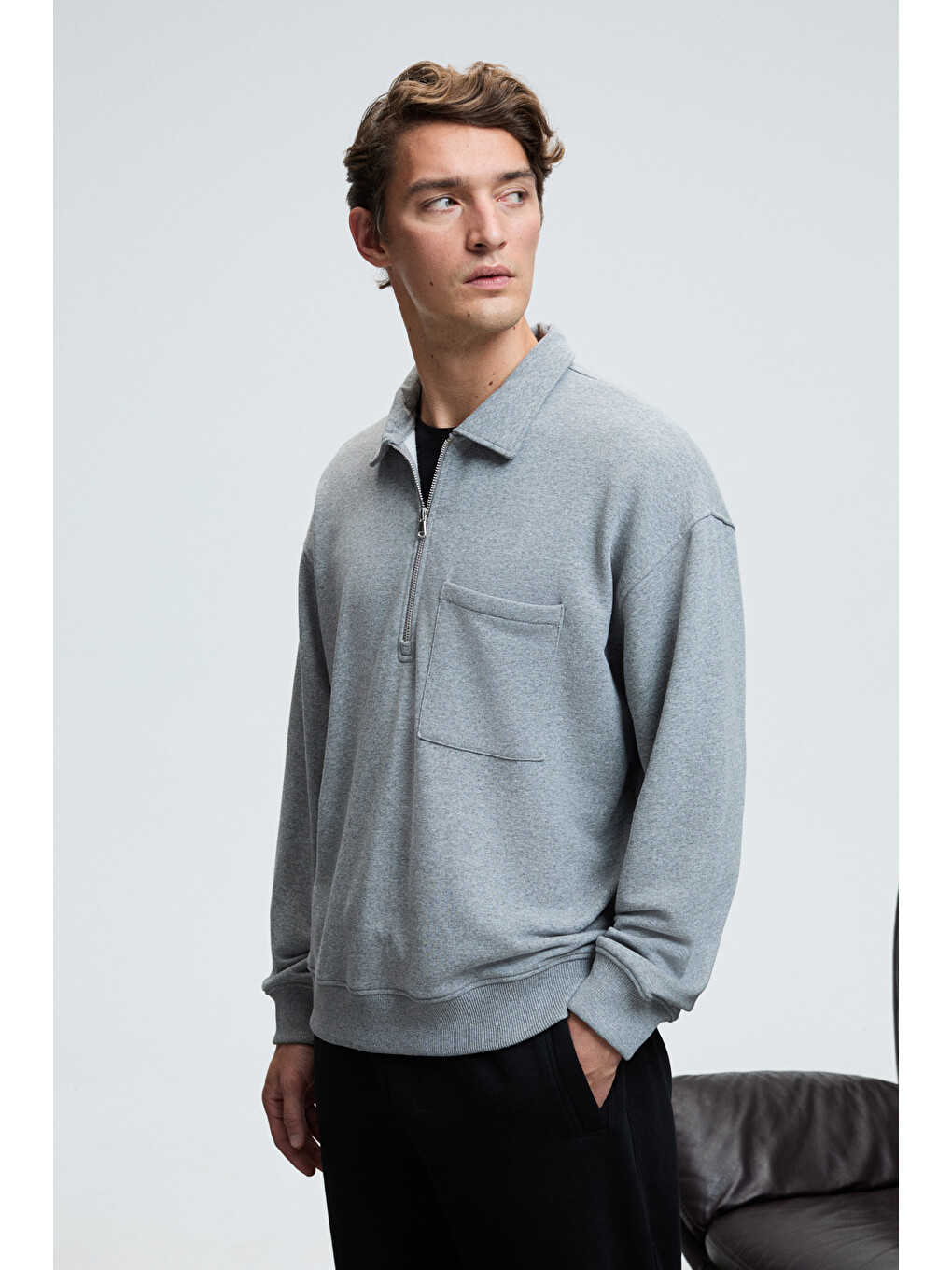 August Erkek %100 Pamuk Yarım Fermuarlı Yakalı Cepli Süs Etiketli Gri Melanj Sweatshirt-1