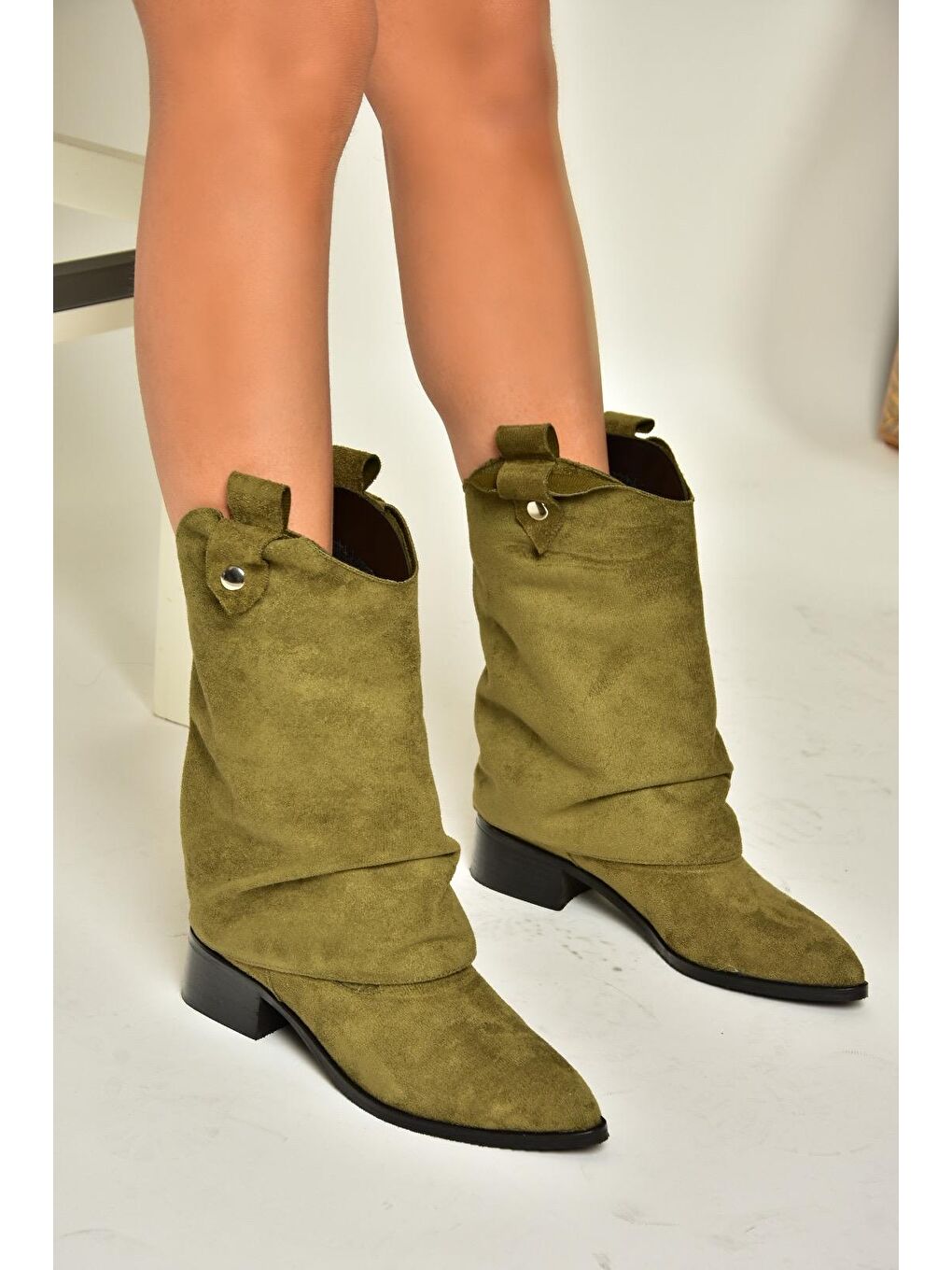 T7239722 Yeşil Kadın Bot