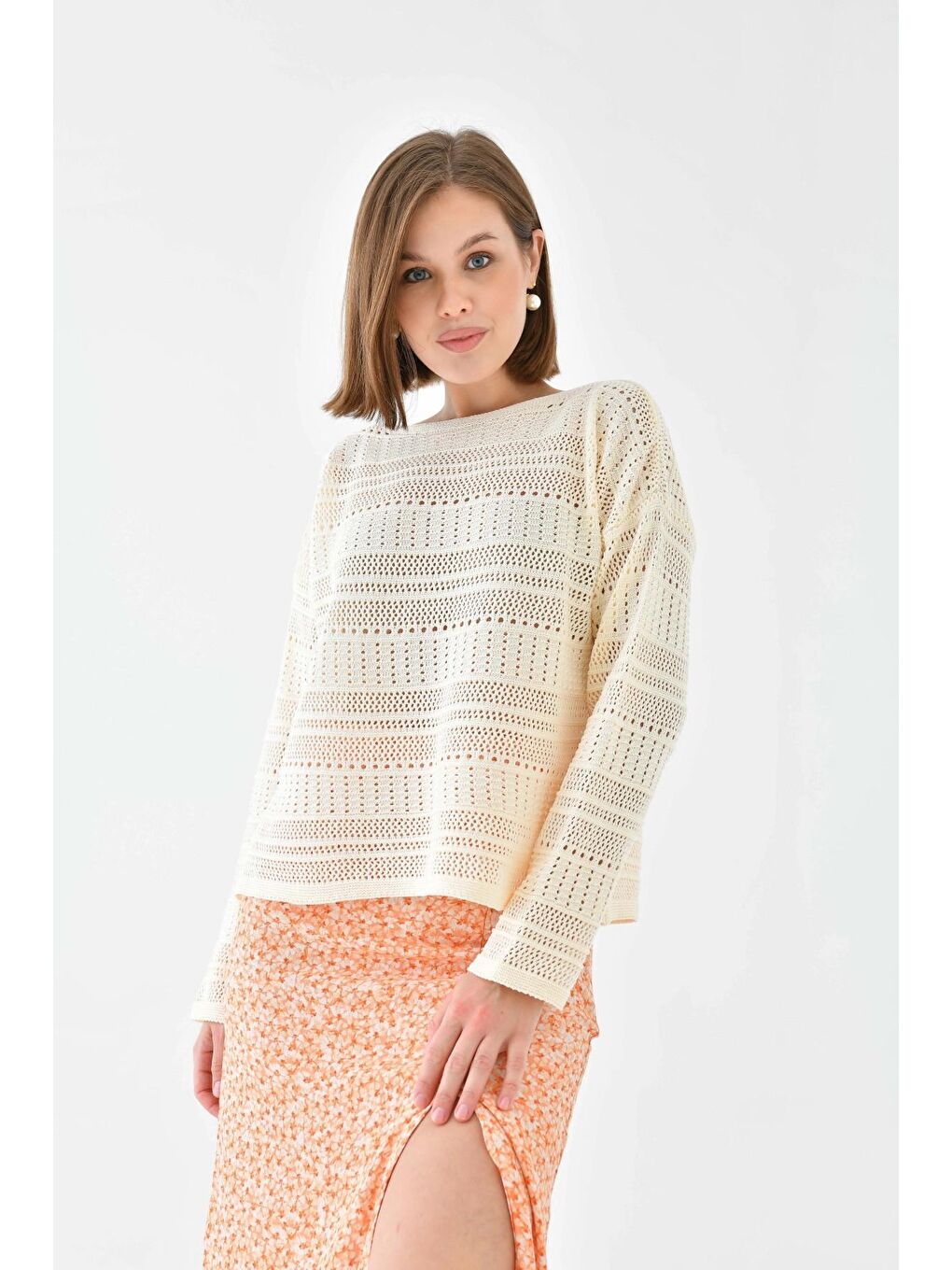 Bej Örgü Detay Oversize Kayık Yaka Kısa Triko Kazak