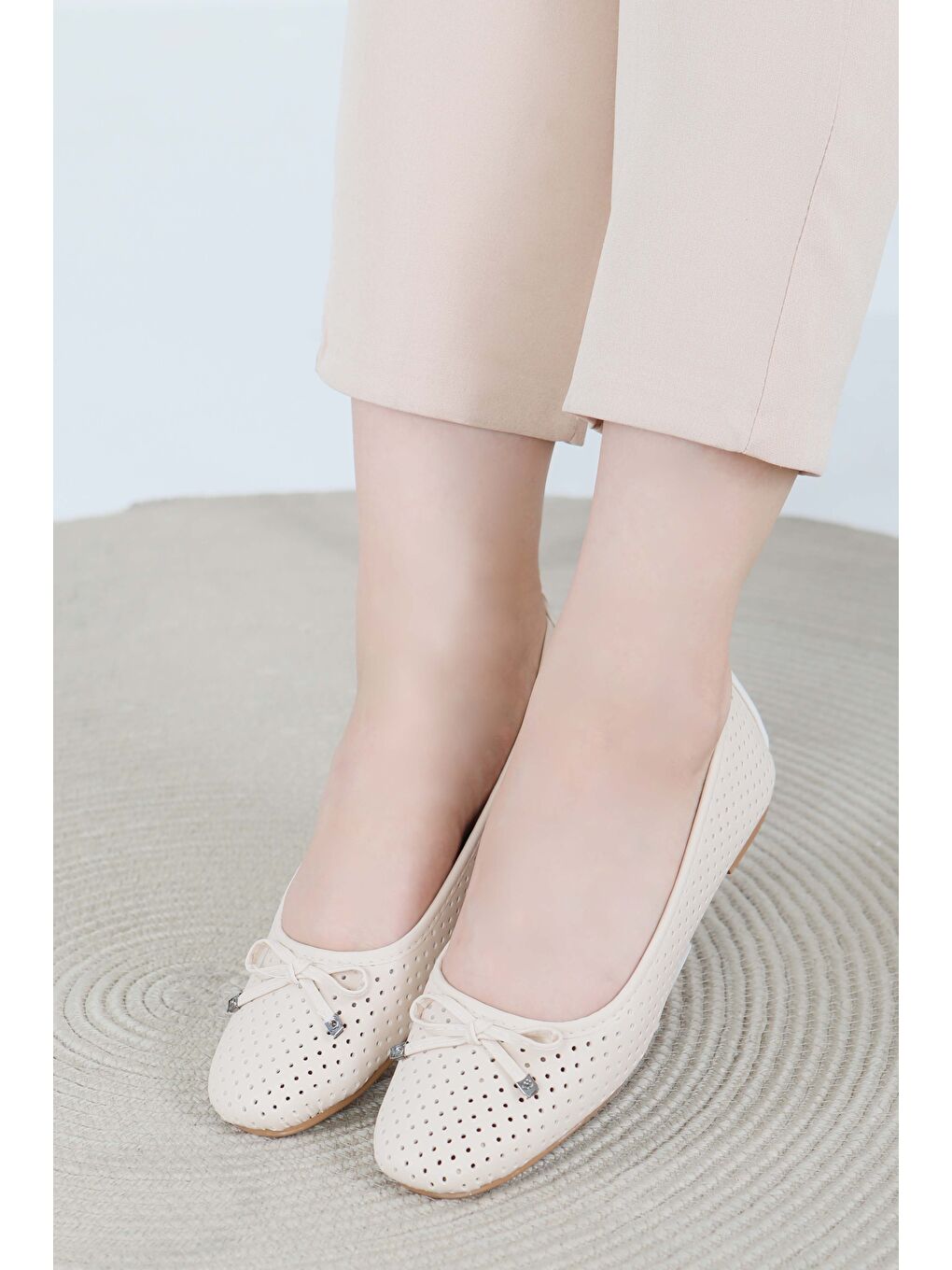 Ekru Kadın Krem Delik Detaylı Babet - 27478