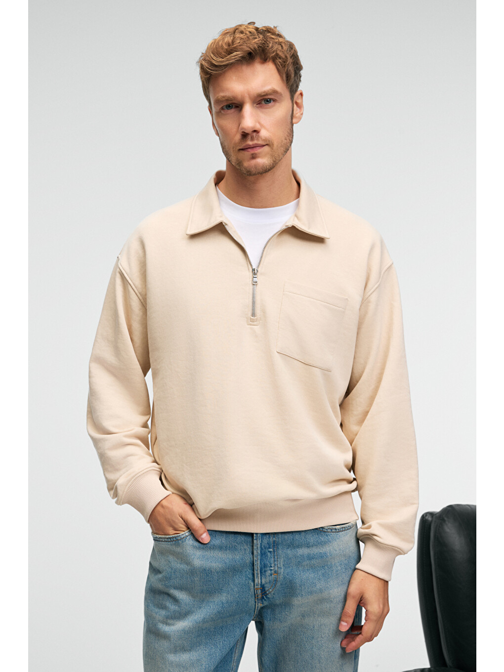 August Erkek %100 Pamuk Yarım Fermuarlı Yakalı Cepli Süs Etiketli Bej Sweatshirt
