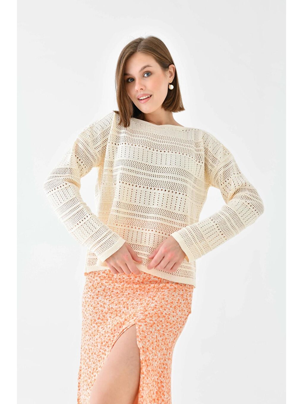 Bej Örgü Detay Oversize Kayık Yaka Kısa Triko Kazak-2