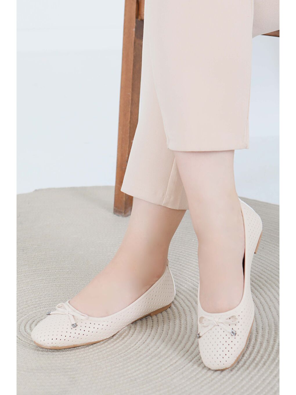 Ekru Kadın Krem Delik Detaylı Babet - 27478-1