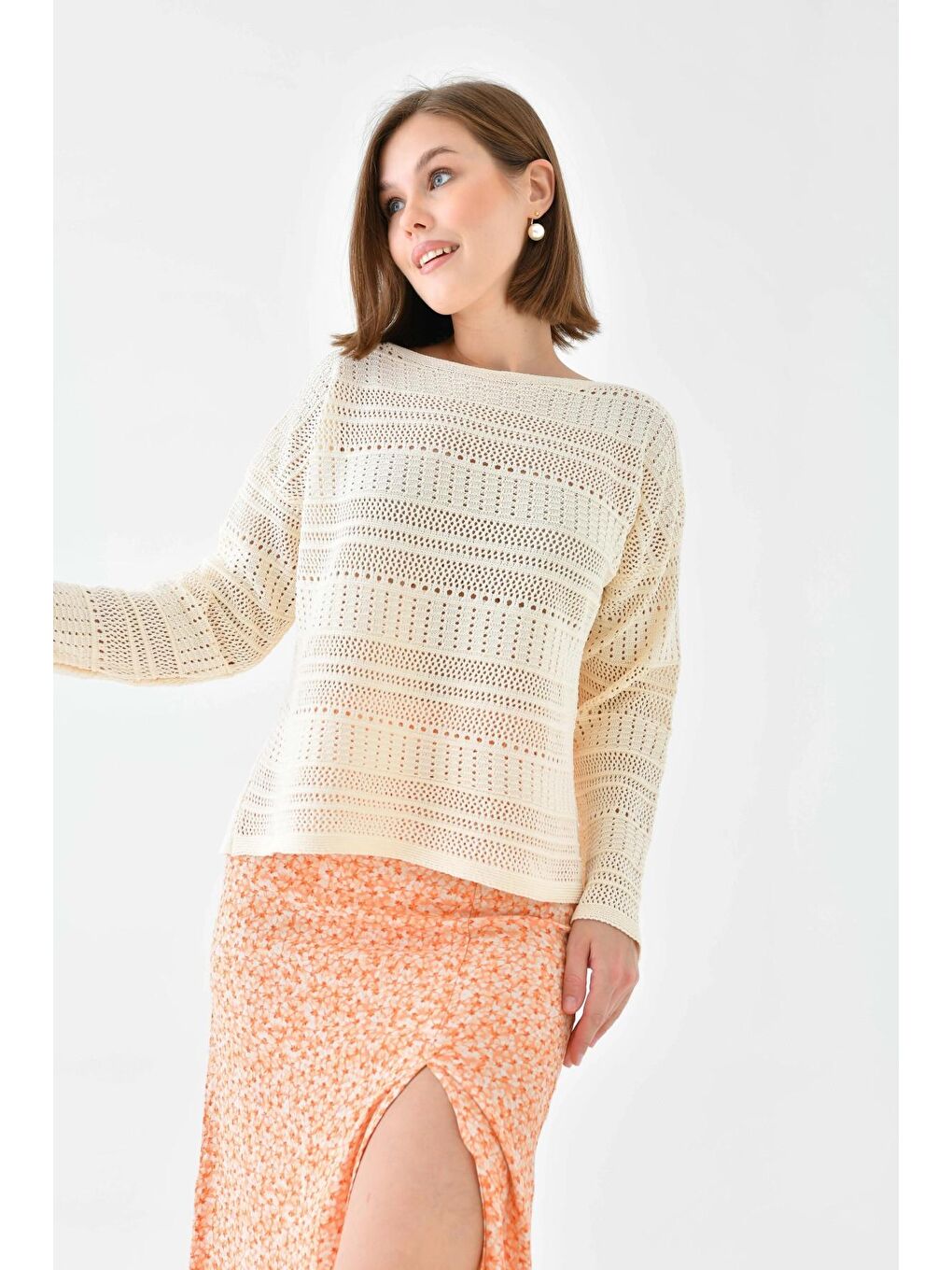 Bej Örgü Detay Oversize Kayık Yaka Kısa Triko Kazak-3