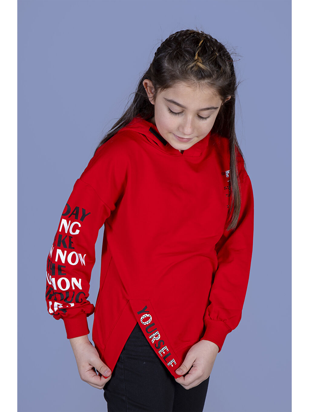 Kırmızı Kız Çocuk Kapüşonlu Yırtmaç Detaylı Baskılı Sweatshirt