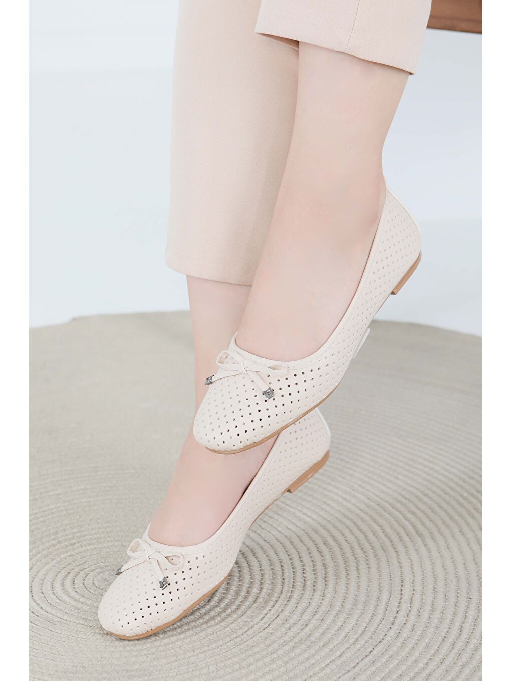 Ekru Kadın Krem Delik Detaylı Babet - 27478-3