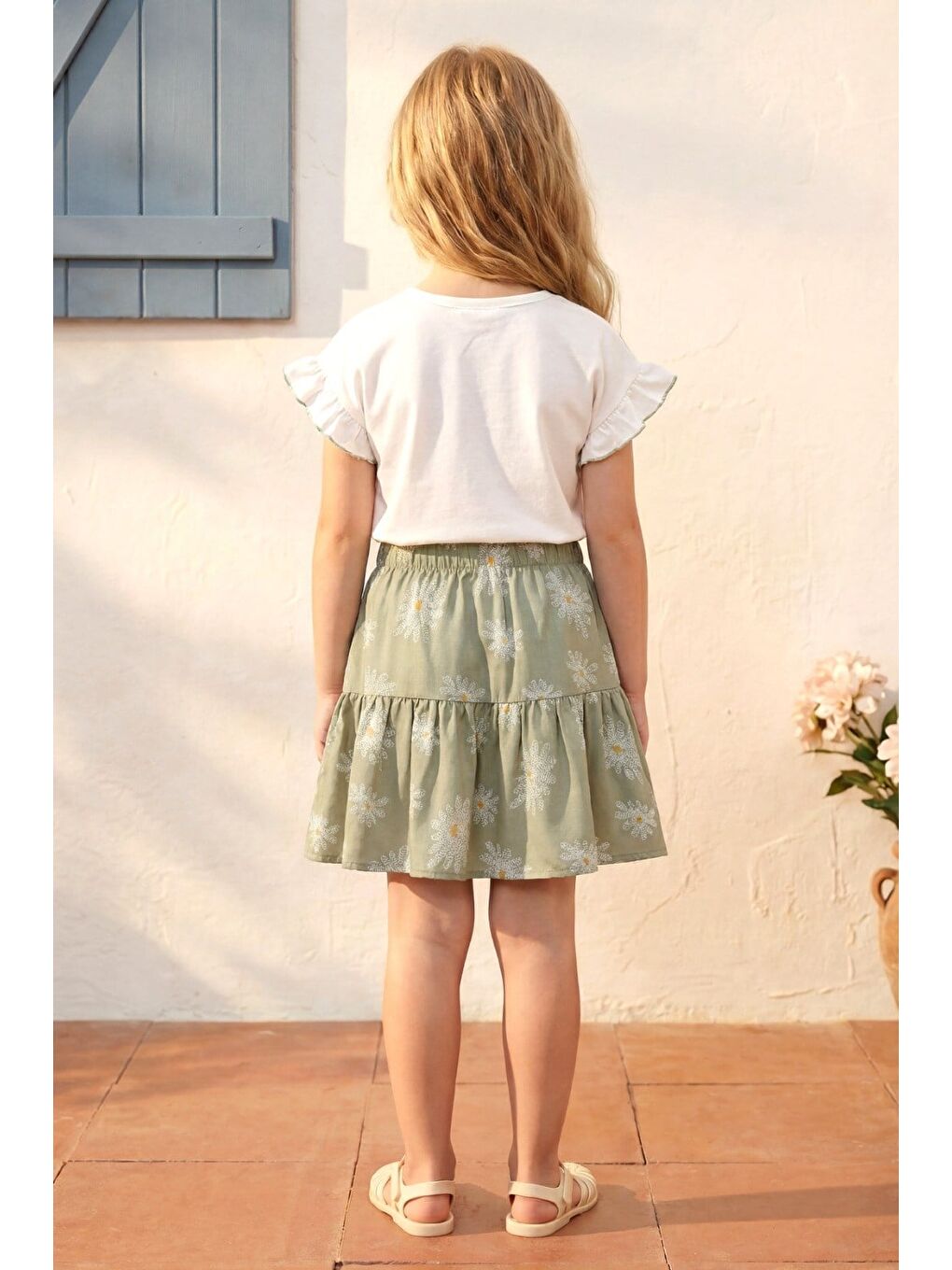 Kız Çocuk Pamuklu Ekru Çağla Yeşili Papatya Desenli Etekli Takım - Kalp Baskılı Fırfır Kollu Tişört-2