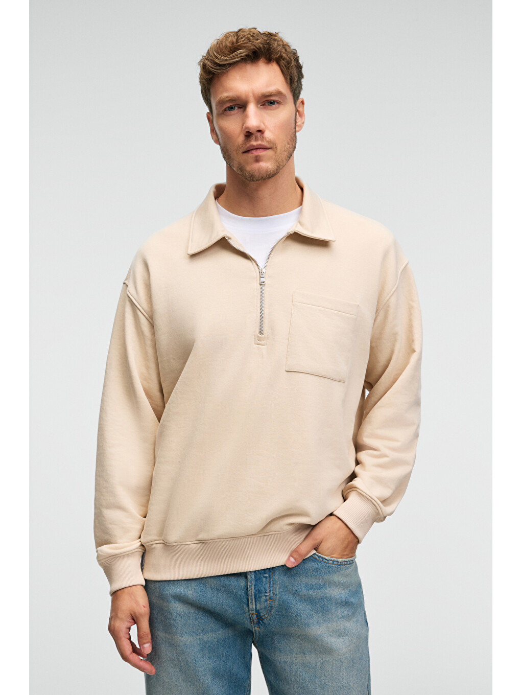 August Erkek %100 Pamuk Yarım Fermuarlı Yakalı Cepli Süs Etiketli Bej Sweatshirt-2