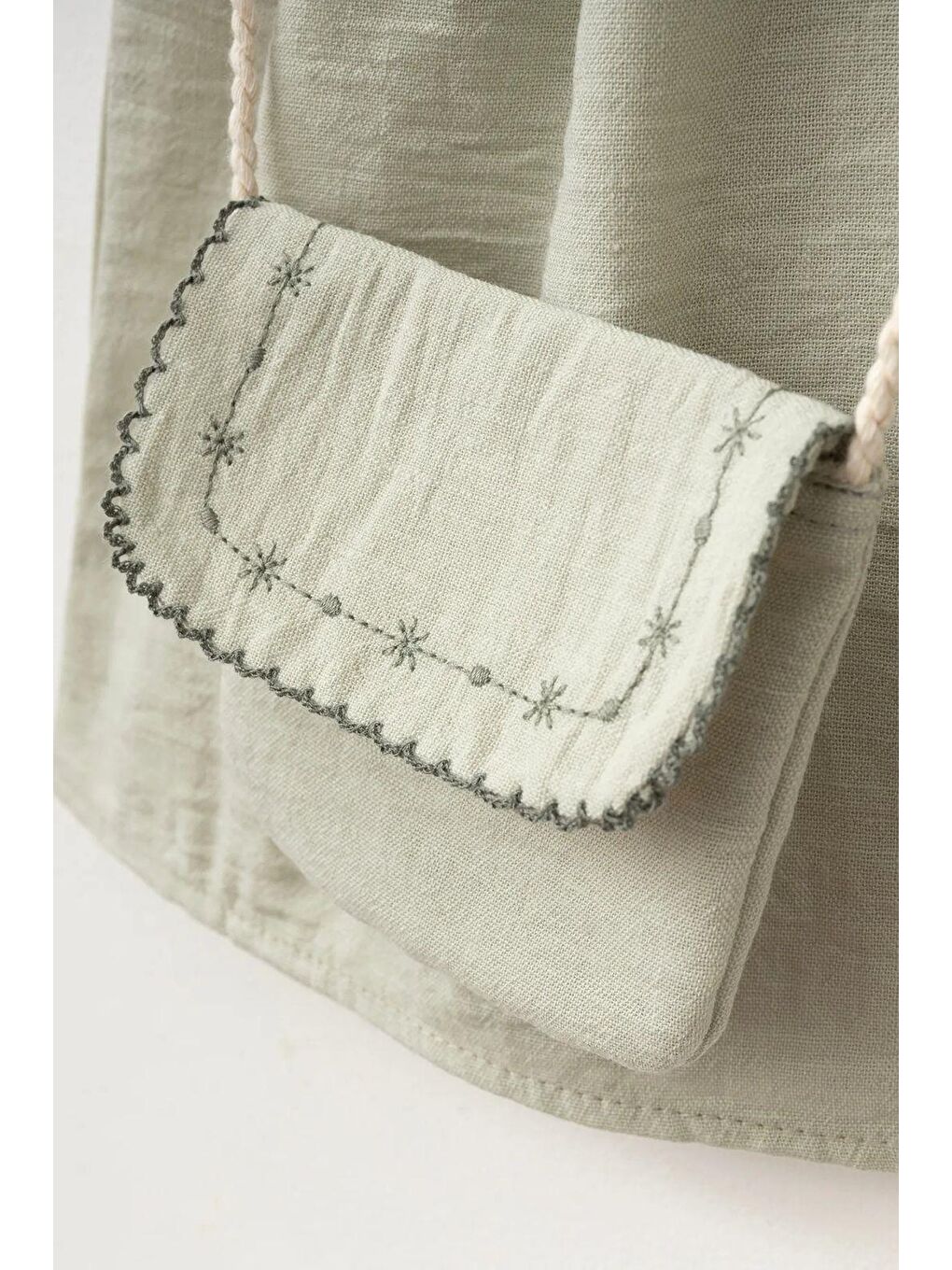 Yeşil Kız Çocuk Pamuklu Nakışlı Çantalı Elbise-2