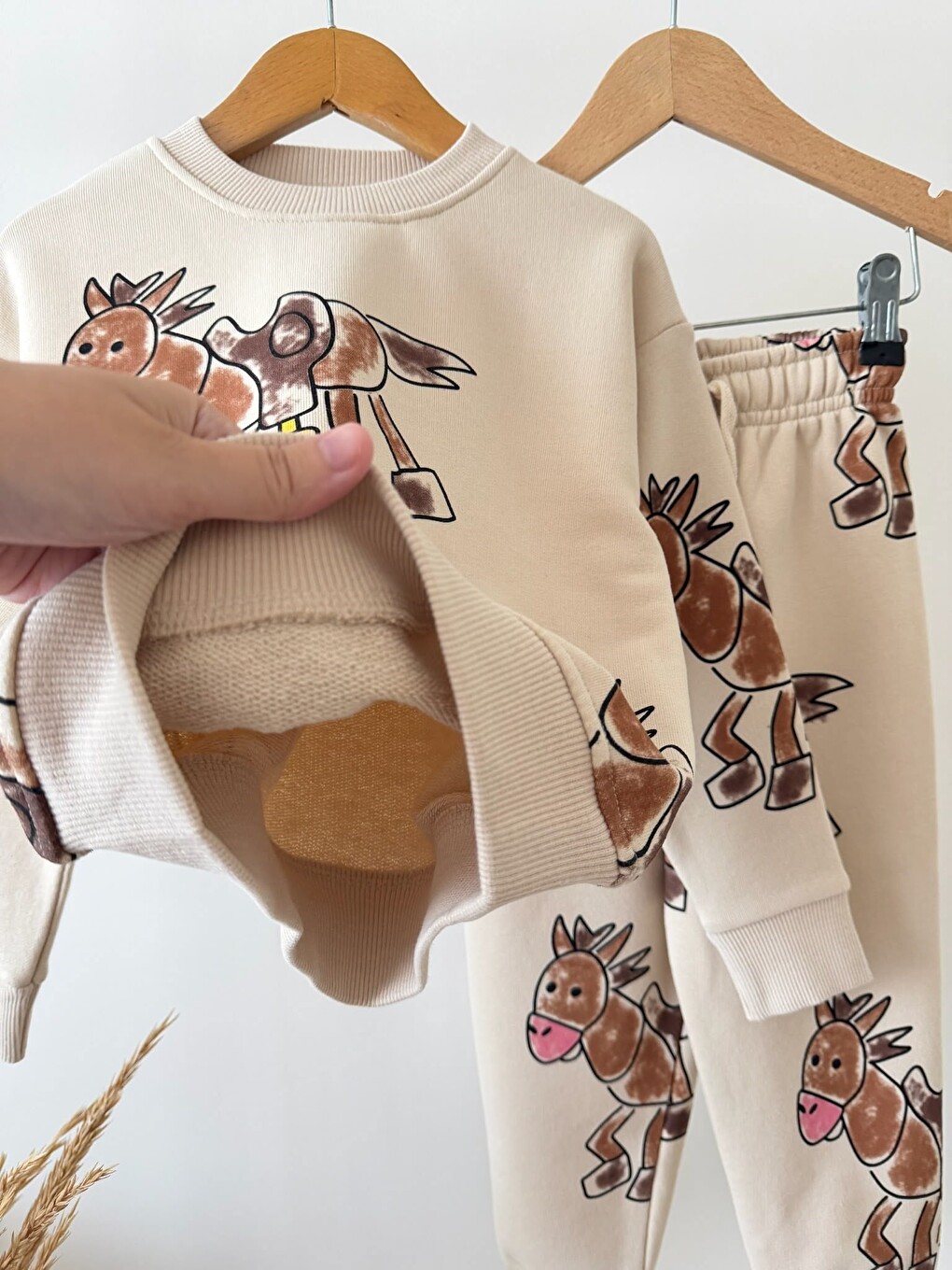 Çocuk Desenli Bej Sweatshirt Ve Eşofman Altı Takımı-1