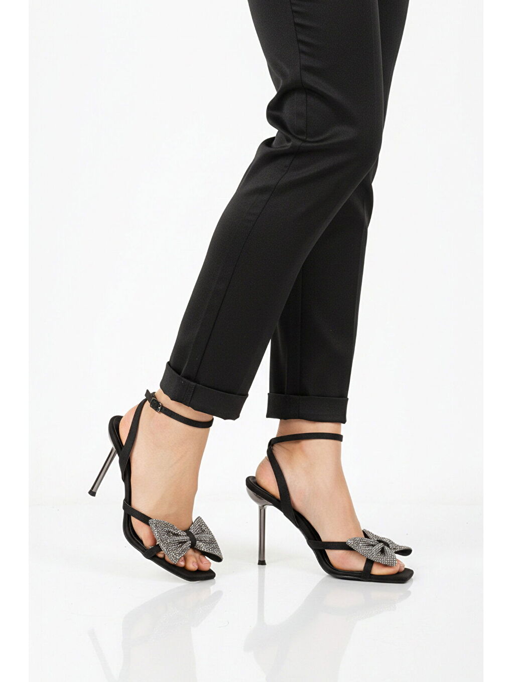 Siyah İnce Uzun Topuklu Kadın Abiye Ayakkabı 588001 Z