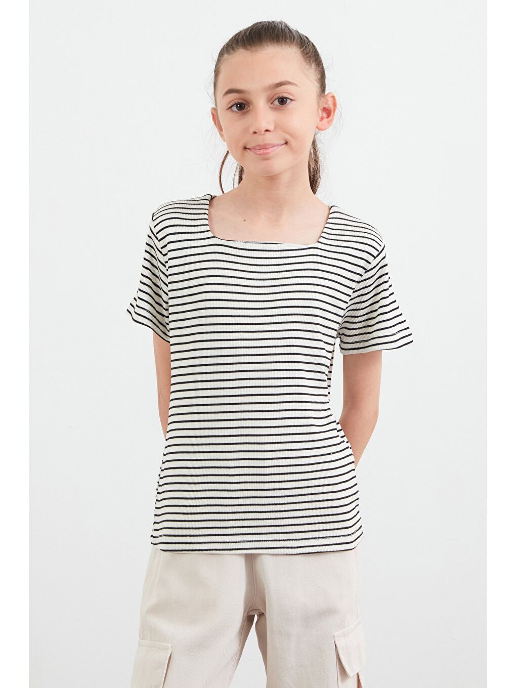 Siyah Çizgili Kare Yaka Kız Çocuk Body