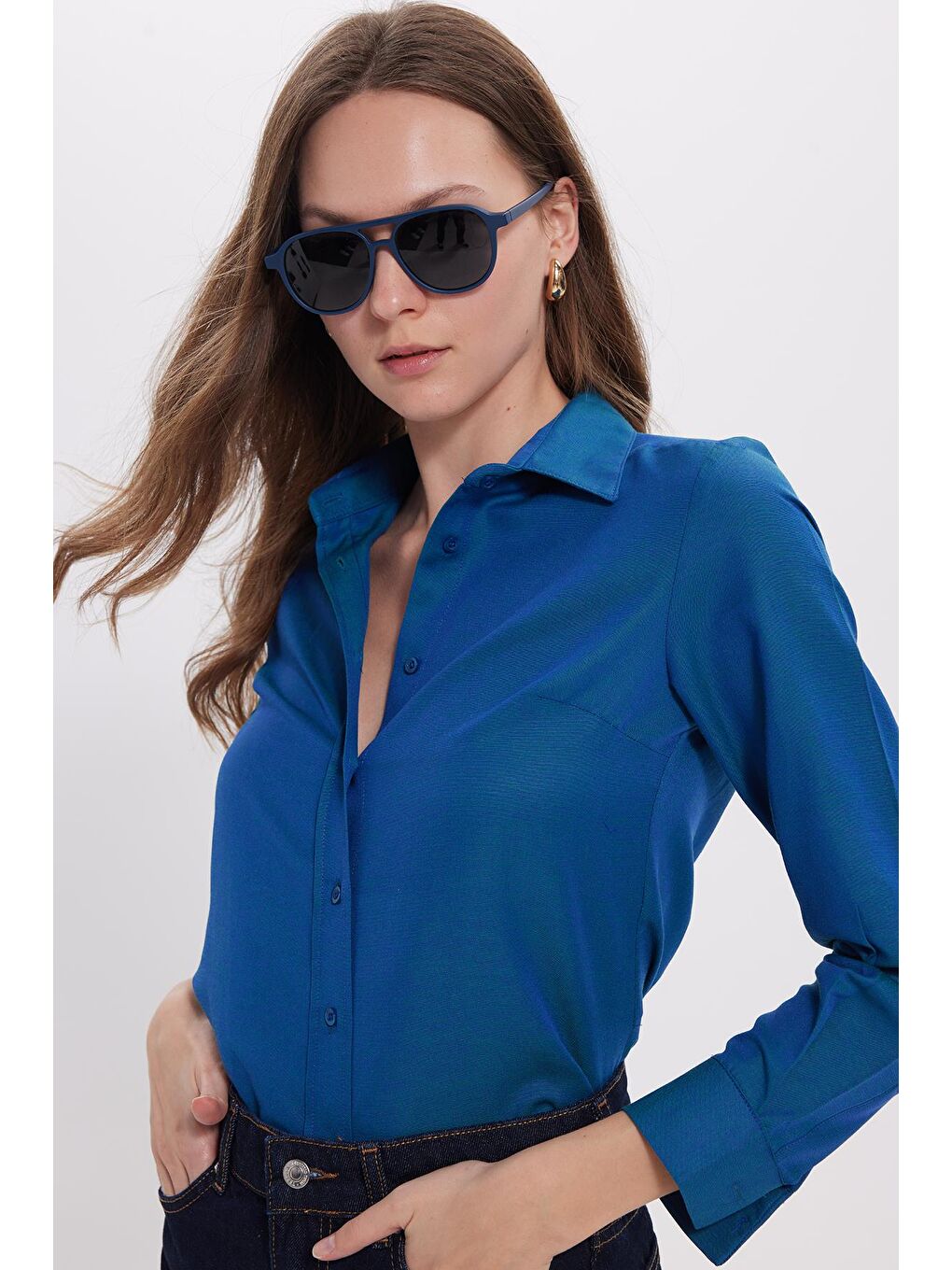 Kadın Slim Fit Dar Kesim Uzun Kollu Pamuklu Vücuda Oturan Dokulu Açık Petrol Basic Gömlek