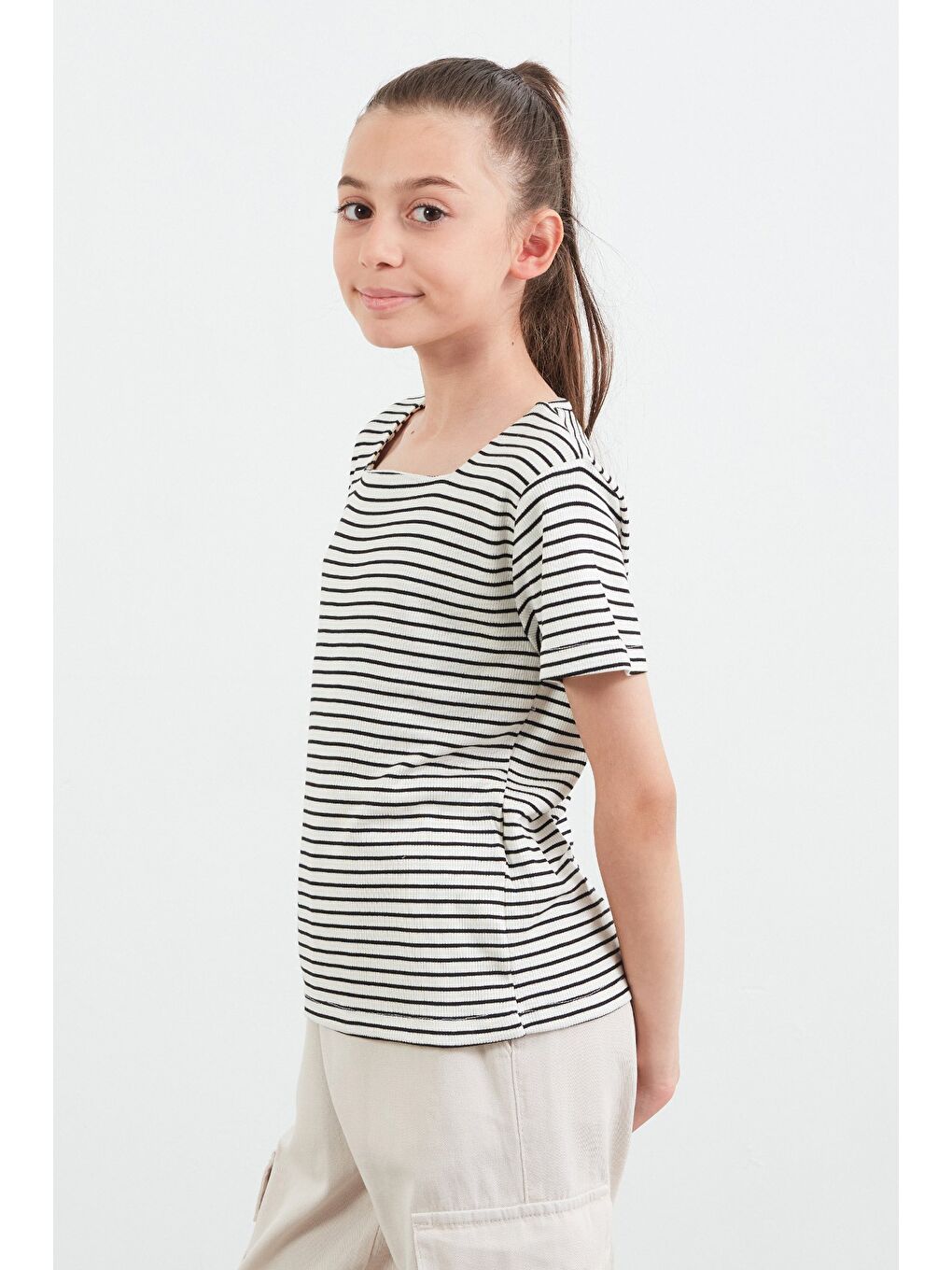 Siyah Çizgili Kare Yaka Kız Çocuk Body-2