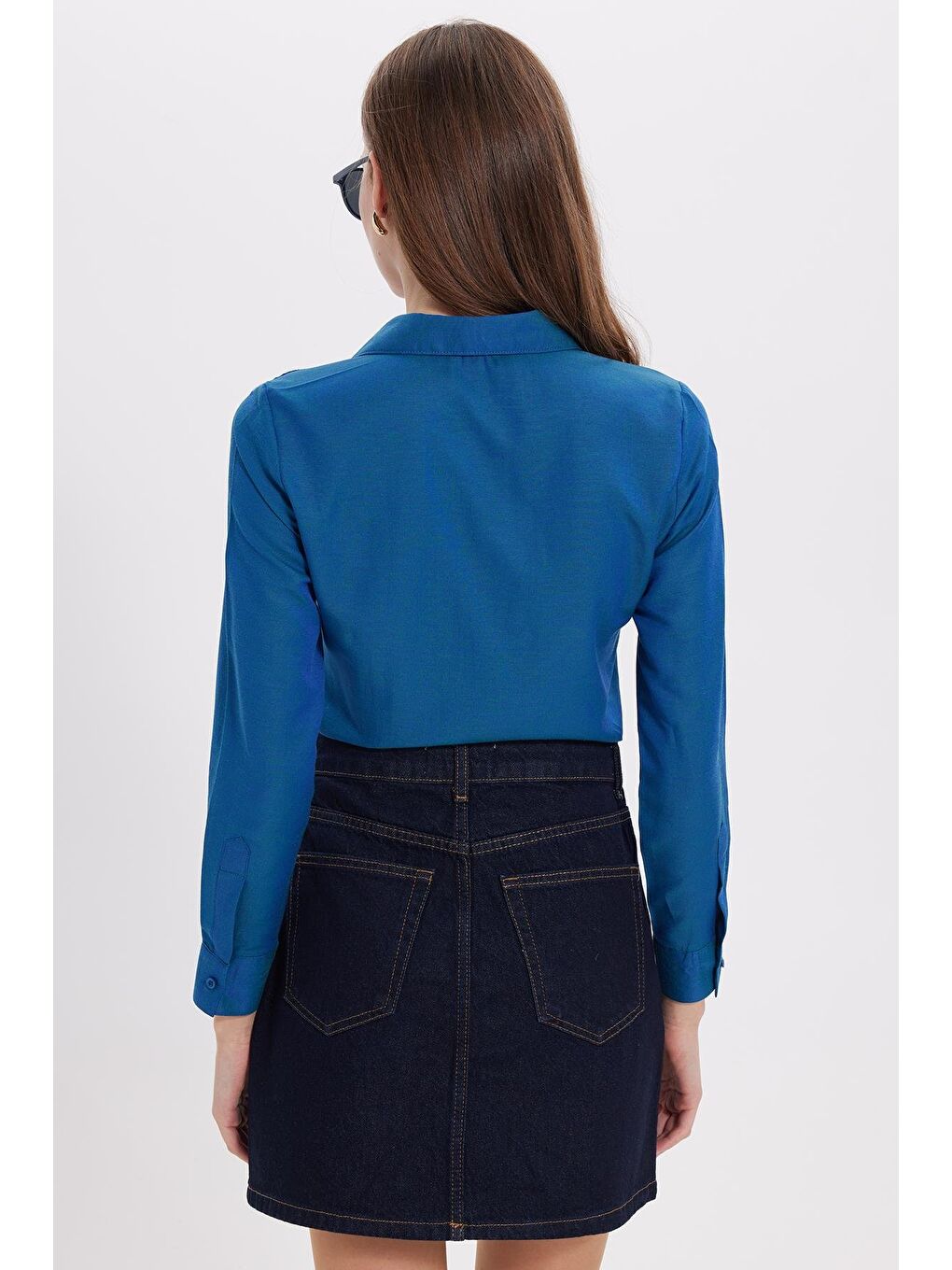 Kadın Slim Fit Dar Kesim Uzun Kollu Pamuklu Vücuda Oturan Dokulu Açık Petrol Basic Gömlek-6