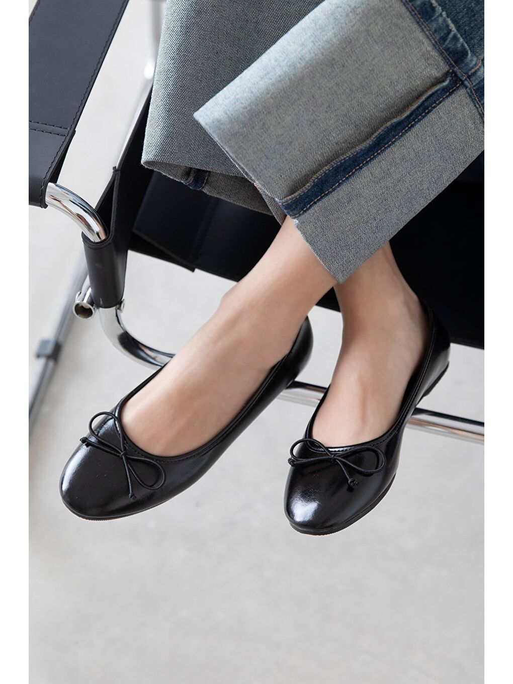 Lily Kadın Fiyonk Detay Kırışık Deri Babet Siyah