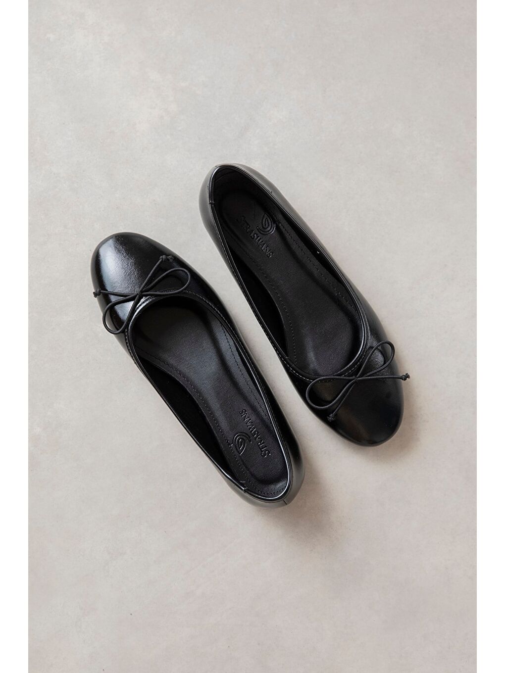 Lily Kadın Fiyonk Detay Kırışık Deri Babet Siyah-1