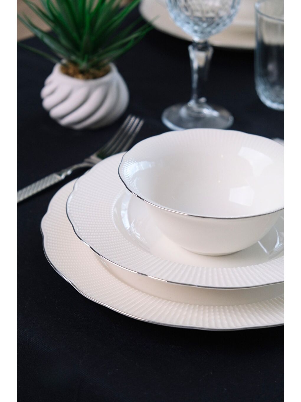 Beyaz Porselen İlay Yemek Takımı Platin Yaldızlı 6 Kişilik 24 Parça