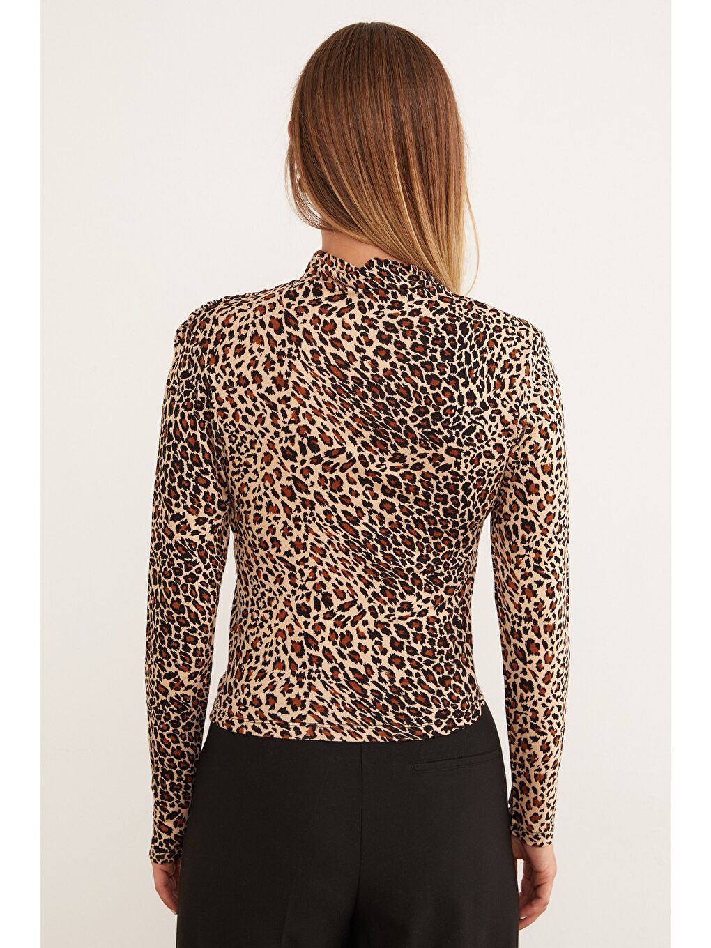 Kahverengi Leopar Desenli Yanı Drapeli Dik Yaka Bluz-4