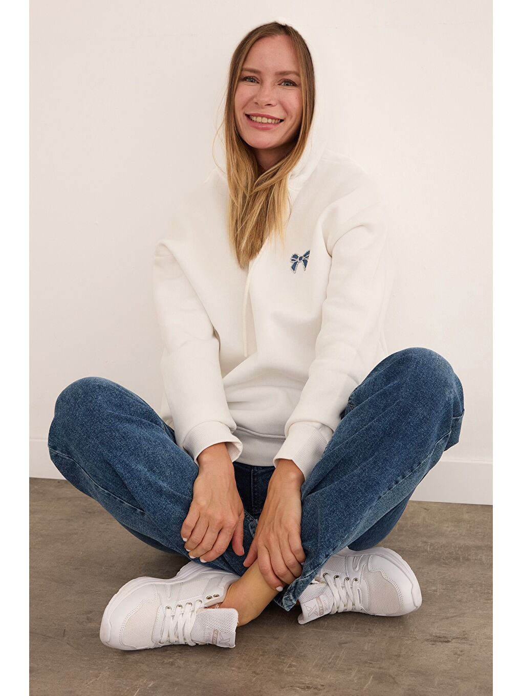 Ekru 3 İplik Fiyonk İşlemeli Kapüşonlu Sweatshirt-1