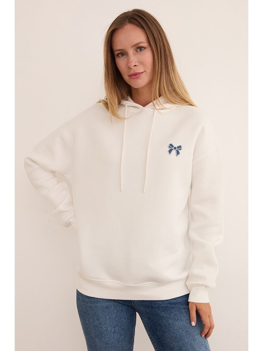 Ekru 3 İplik Fiyonk İşlemeli Kapüşonlu Sweatshirt-3