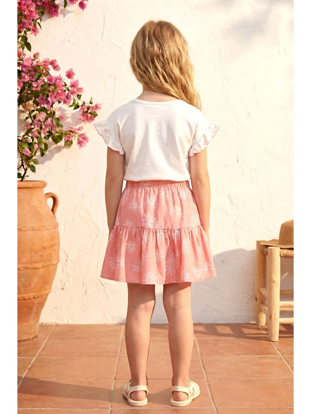 Kız Çocuk Pamuklu Beyaz Pembe Papatya Desenli Etekli Takım - Kalp Baskılı Fırfır Kollu Tişört-4