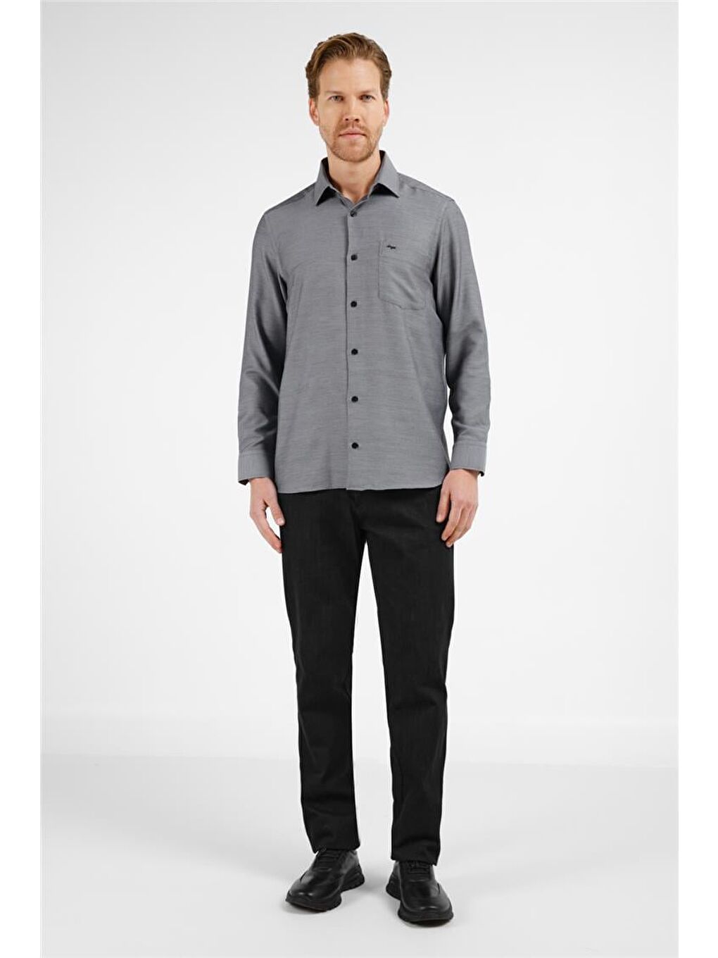 Siyah  Sert Yaka Uzun Kol Cepli Comfort Fit Pamuklu Gömlek 1004255223-1