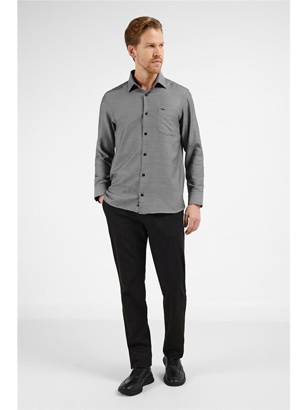 Siyah  Sert Yaka Uzun Kol Cepli Comfort Fit Pamuklu Gömlek 1004255223-3