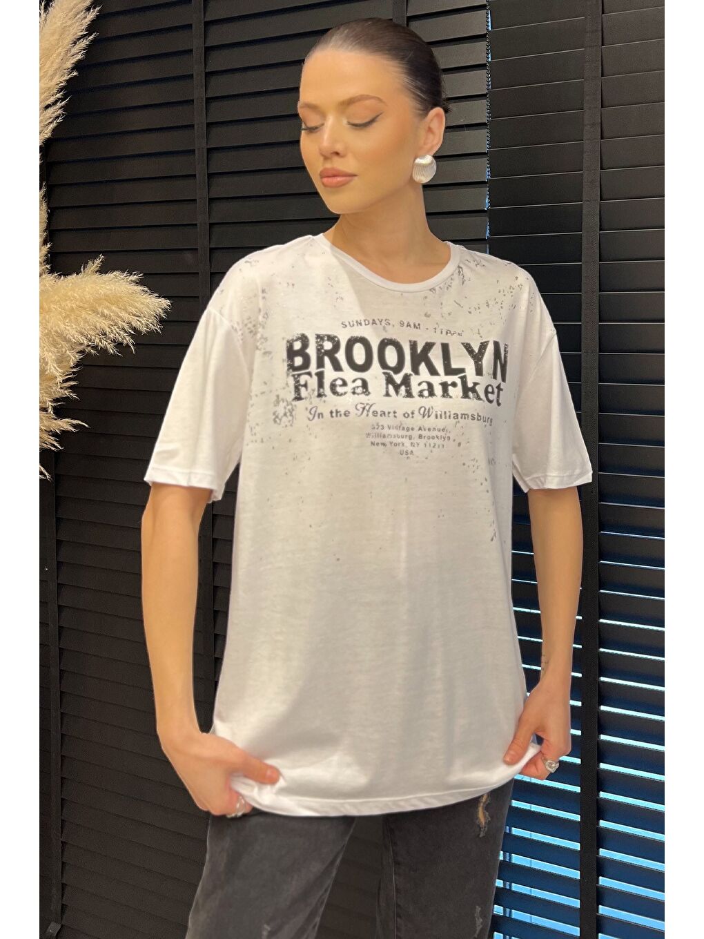 Beyaz Ön Baskılı Bisiklet Yaka Kadın Tişört