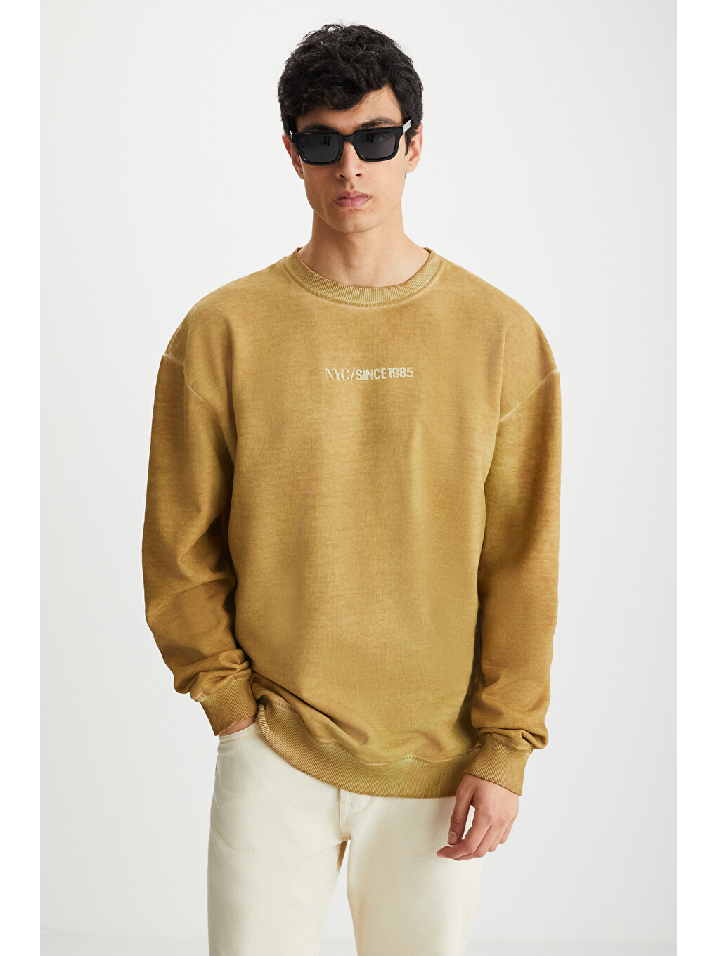 Erkek Bisiklet Yaka İçi Polarlı Baskı Detaylı Yıkamalı Bej Sweatshirt