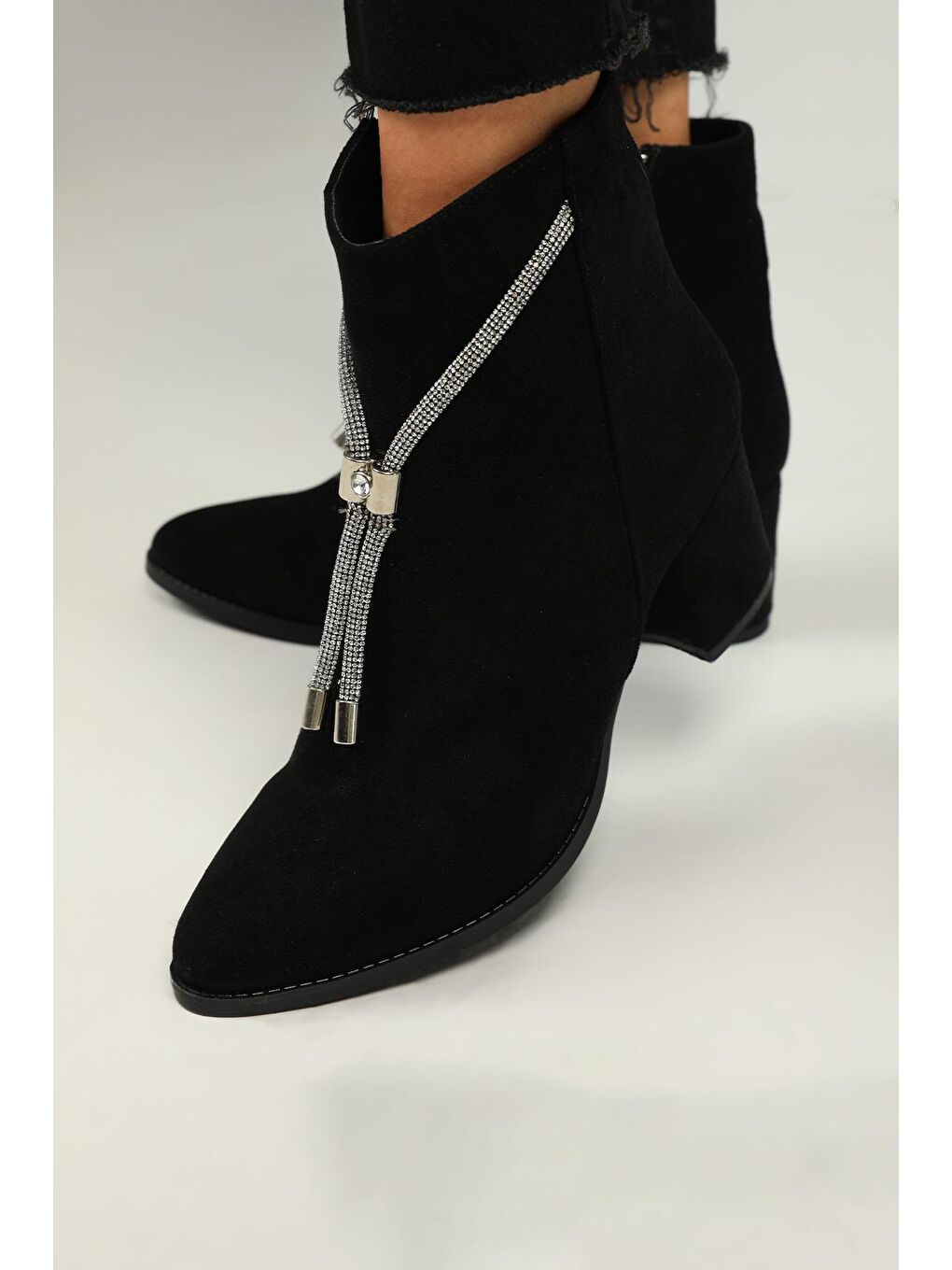 Siyah Kadın Fermuarlı Taş Detaylı Topuklu Bot-2