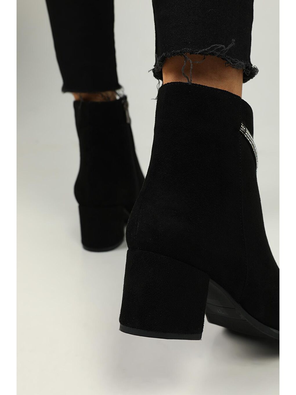 Siyah Kadın Fermuarlı Taş Detaylı Topuklu Bot-3