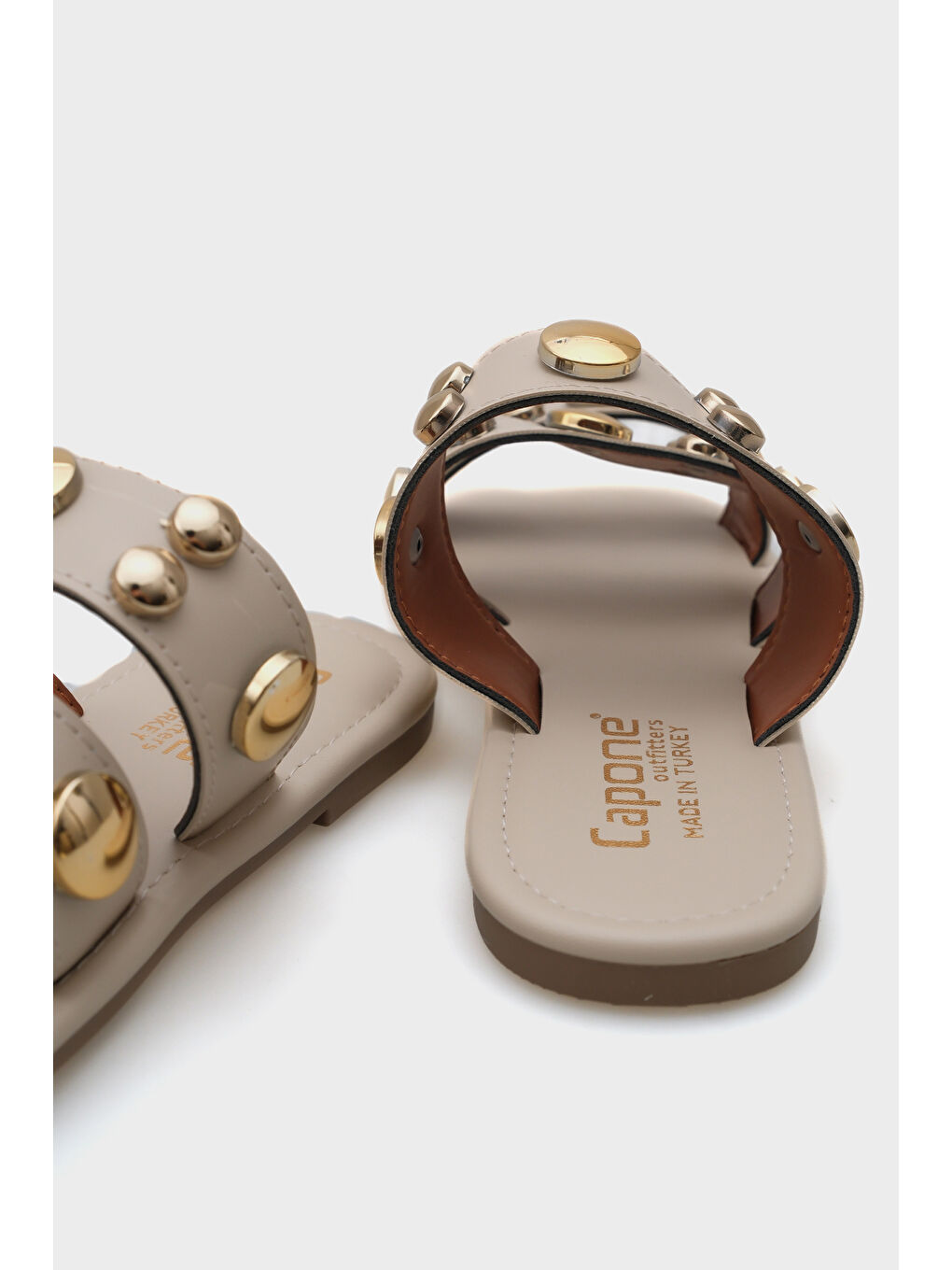 Bej Kate Bantlı Metal Aksesuarlı Düz Topuklu Yuvarlak Burunlu Kadın Terlik-3