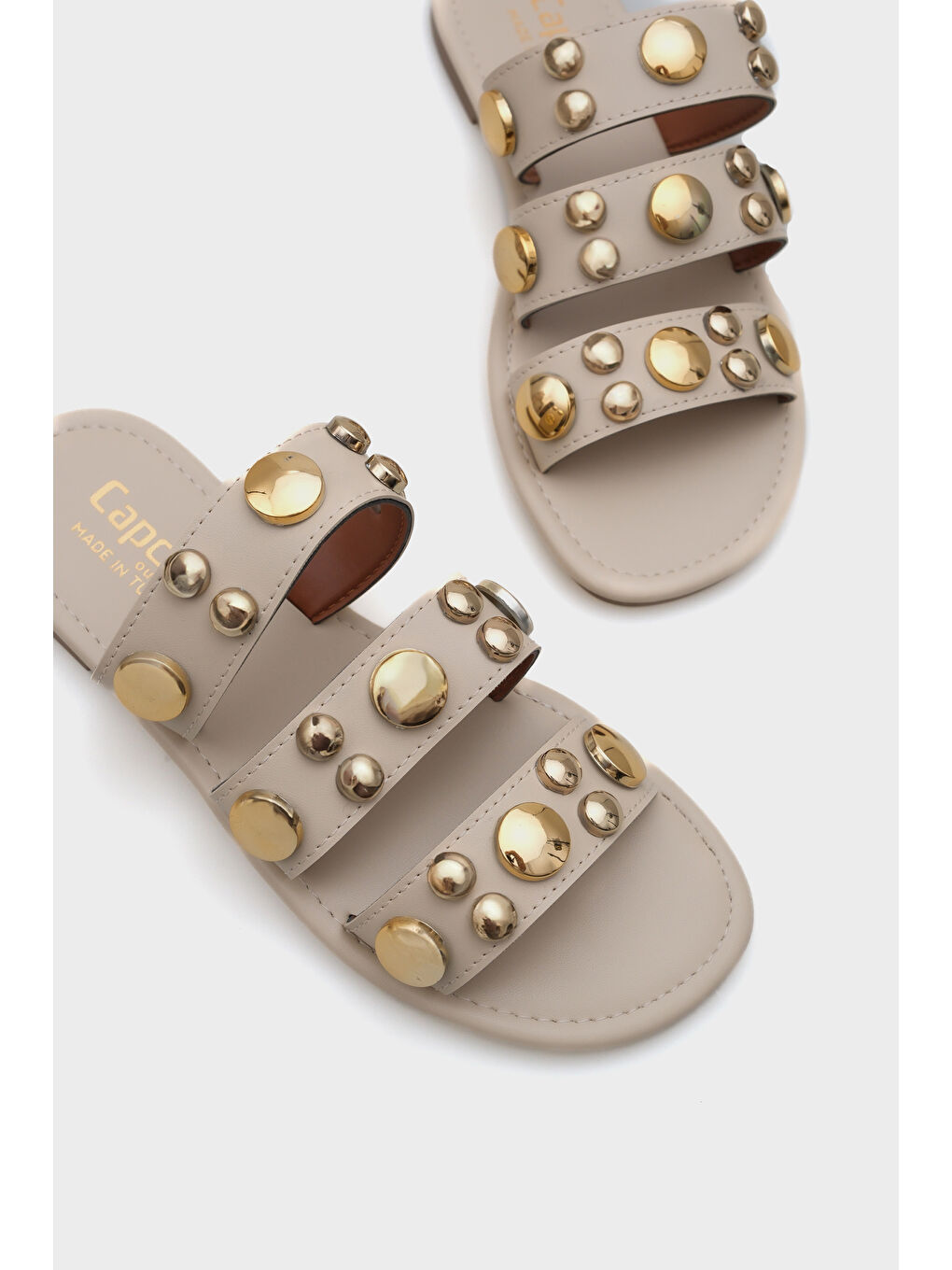 Bej Kate Bantlı Metal Aksesuarlı Düz Topuklu Yuvarlak Burunlu Kadın Terlik-4