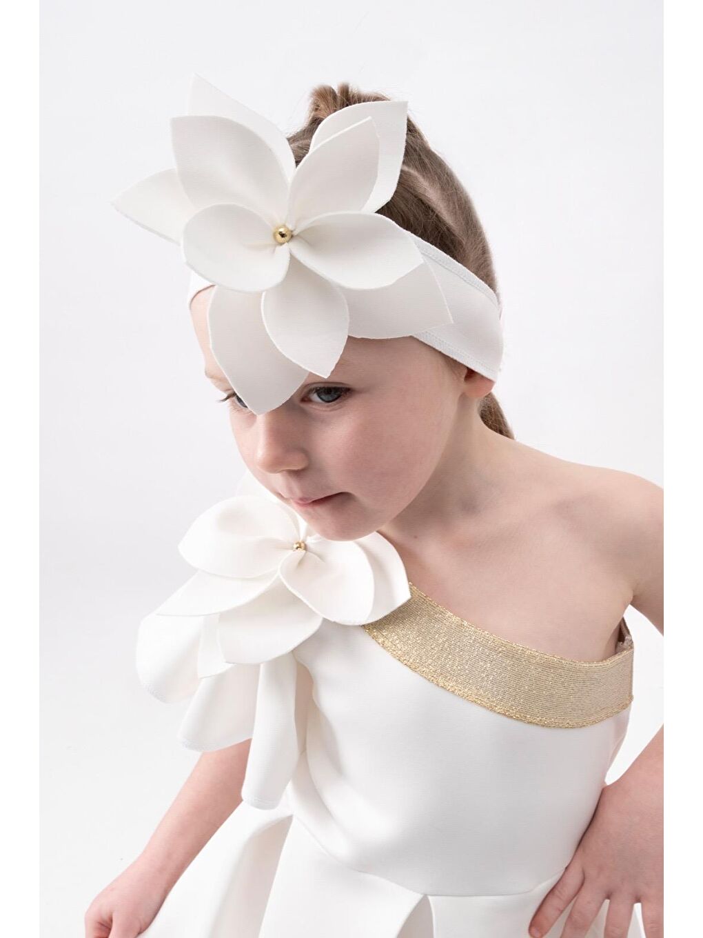 Beyaz Kız Çocuk Dalgıç Kumaş Pembe Çiçekli Bandalı Tek Omuz Elbise-3