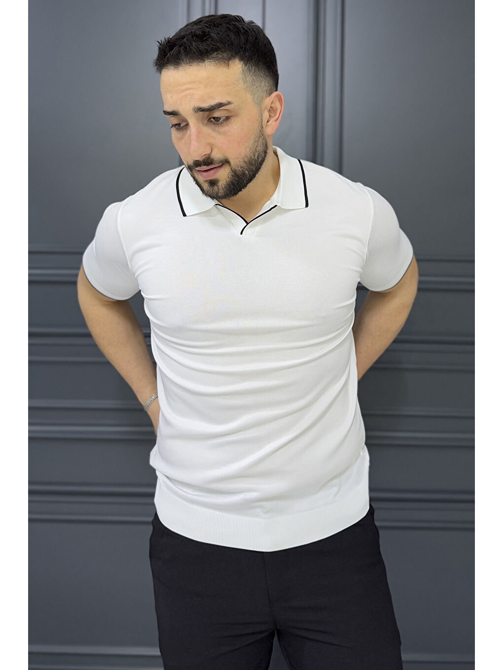 Beyaz Erkek Yaka Çizgi Detaylı Polo Yaka Triko Tişört-1