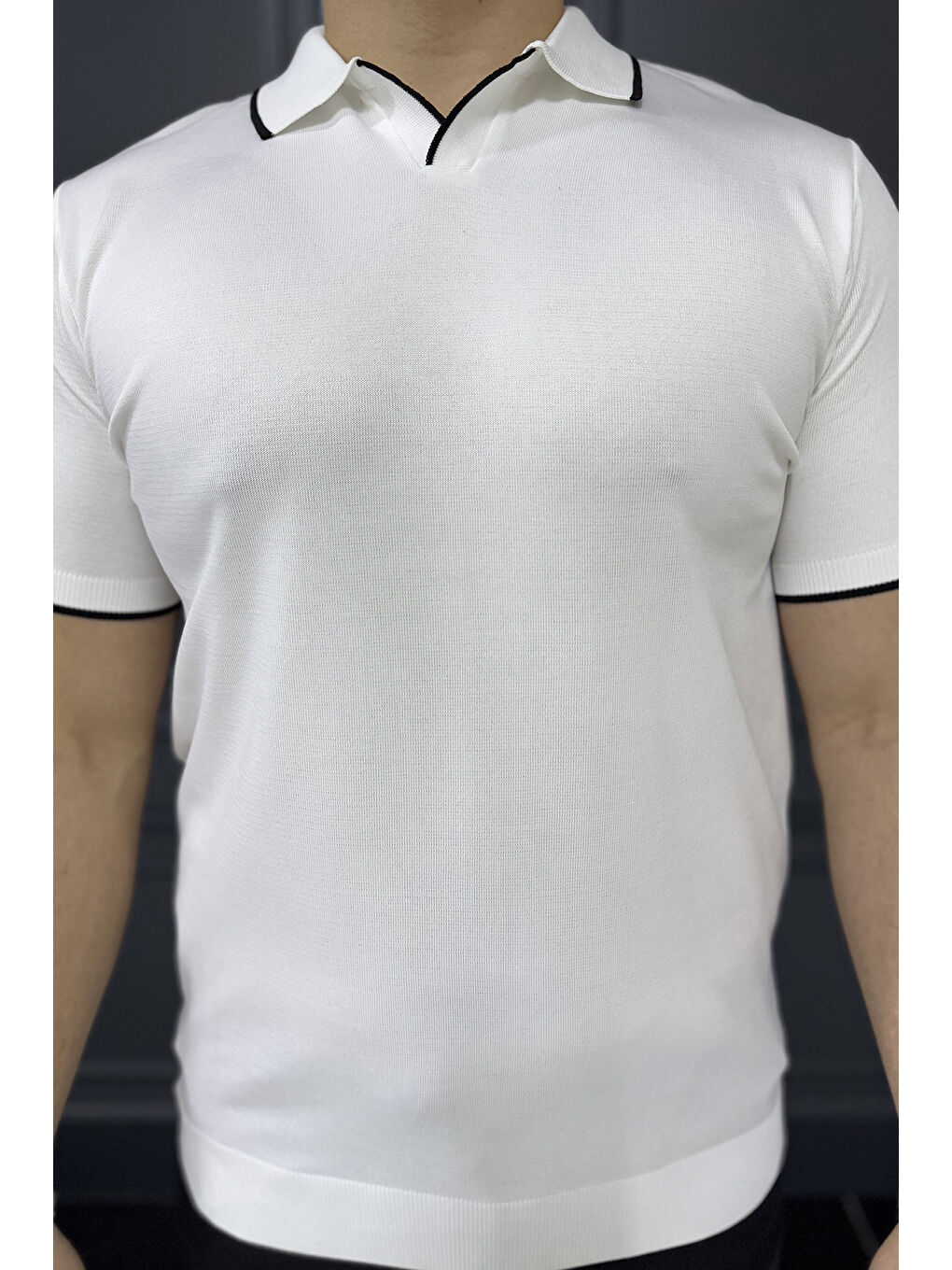 Beyaz Erkek Yaka Çizgi Detaylı Polo Yaka Triko Tişört-2