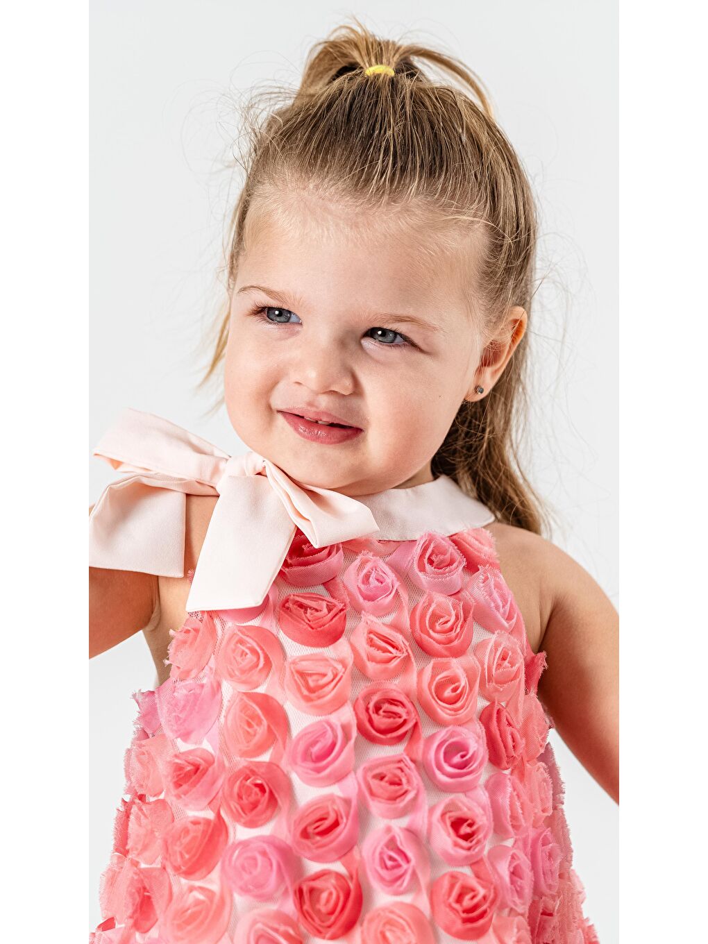 Karışık Pembe 3D Gül Detaylı Kız Çocuk Elbisesi – Kolsuz, Fiyonklu, Özel Günlük-3