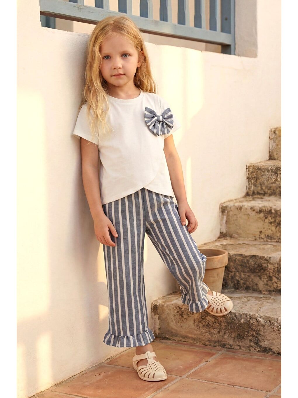 Kız Çocuk Pamuklu Beyaz Fiyonk Detaylı Tişört Pantolon Takım - Gri Çizgili-1