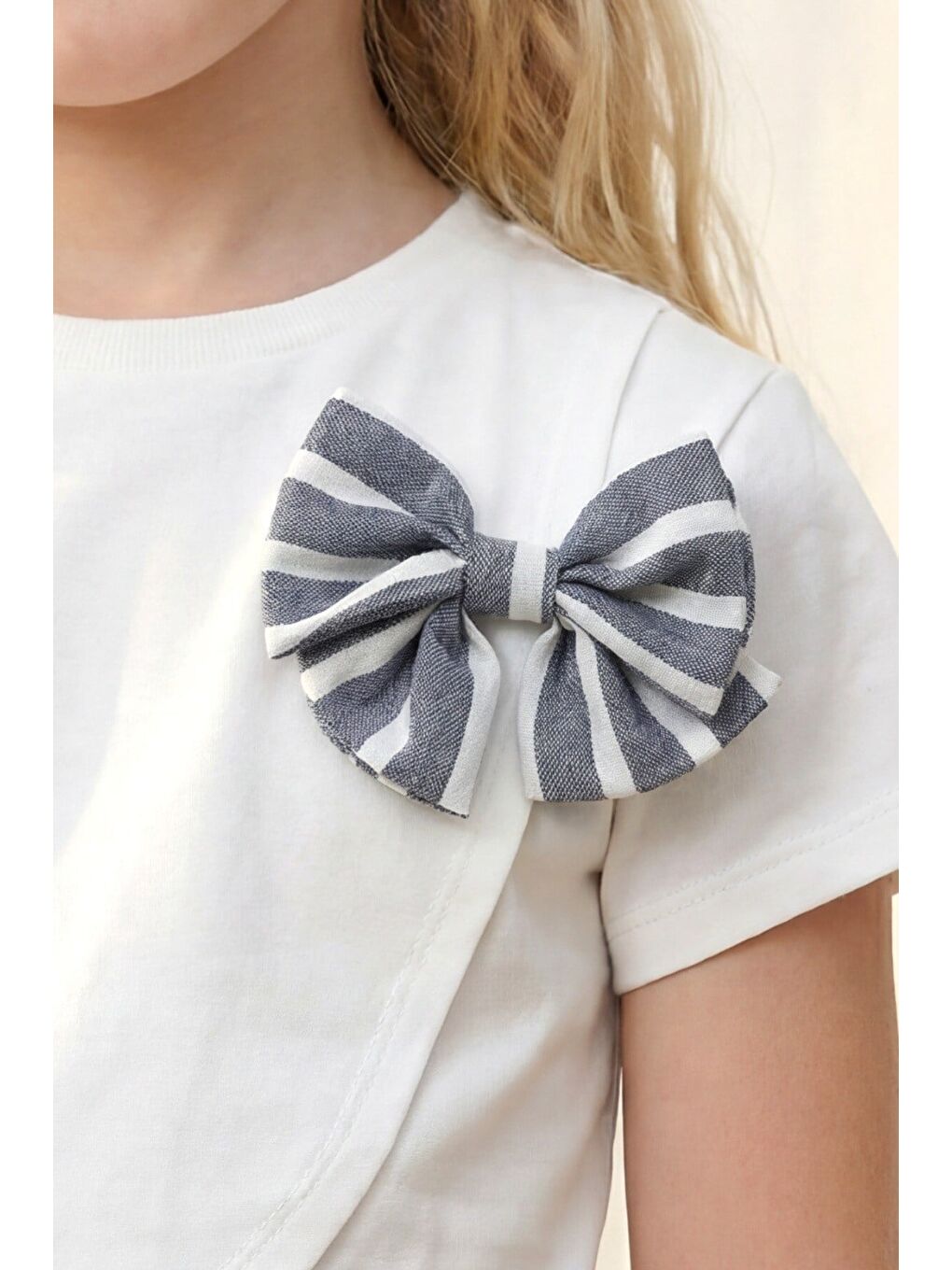 Kız Çocuk Pamuklu Beyaz Fiyonk Detaylı Tişört Pantolon Takım - Gri Çizgili-3