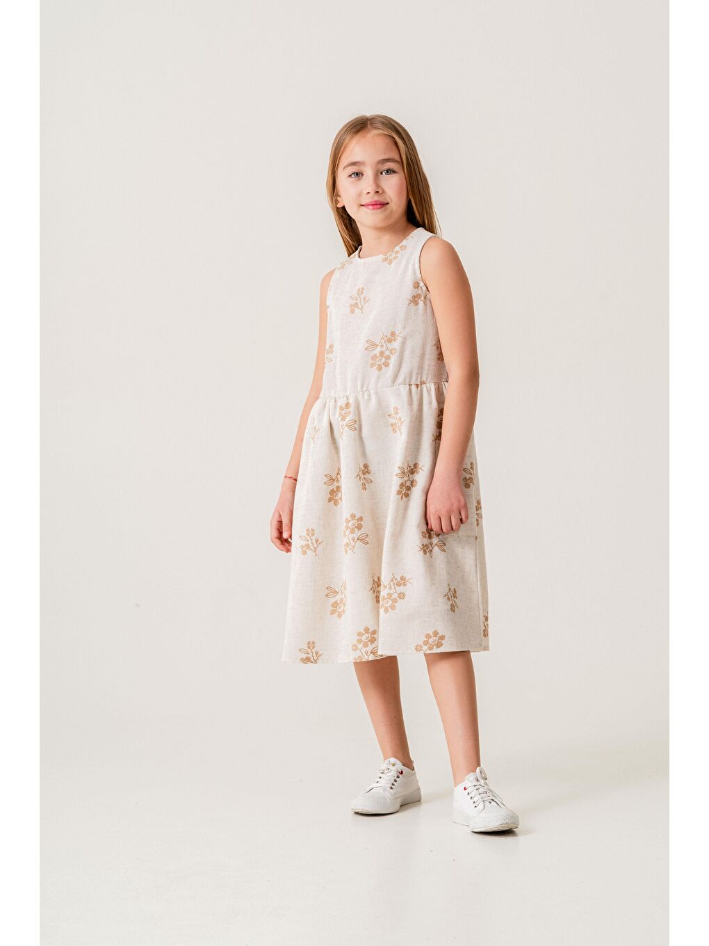 Kahverengi Kız Çocuk Keten Ekru Çiçek Desenli Elbise - Yazlık Şıklık