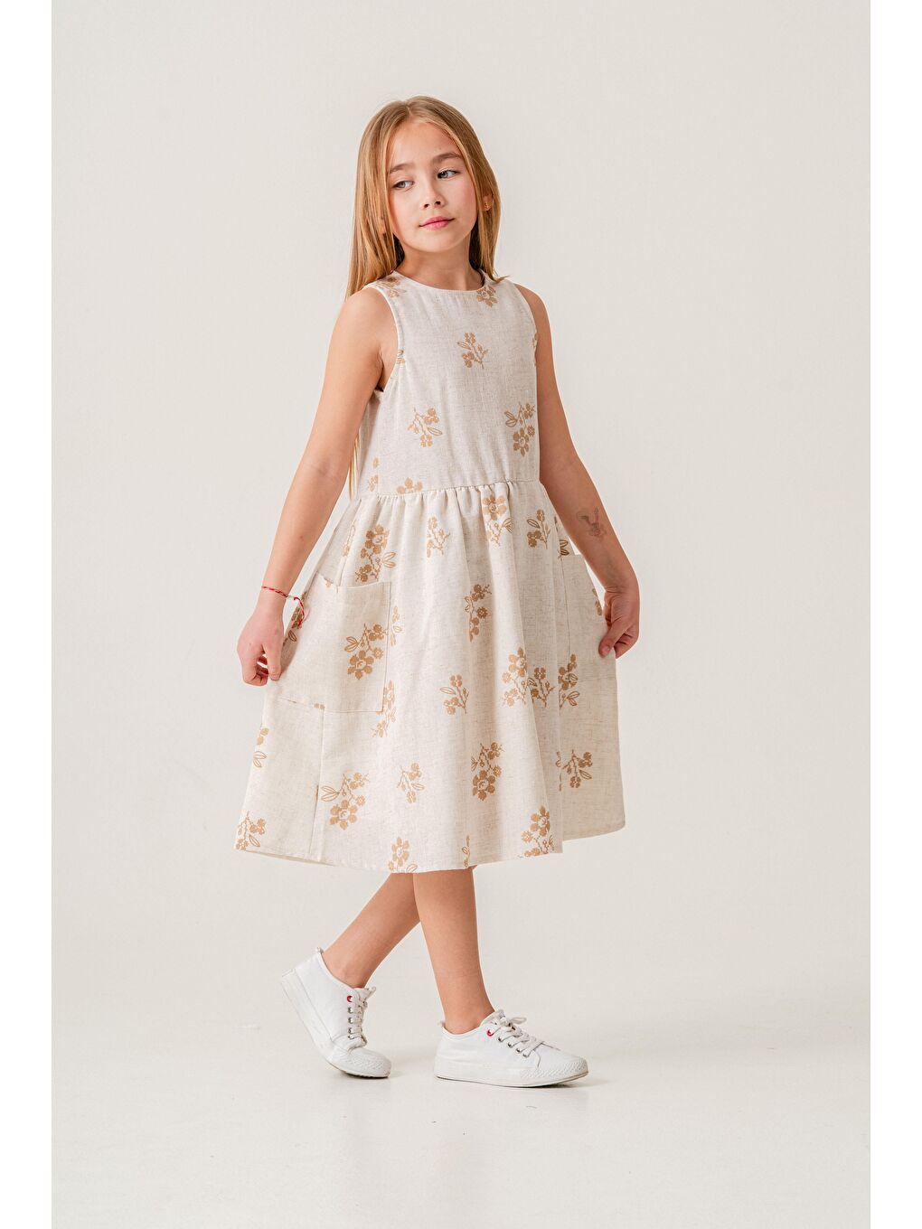Kahverengi Kız Çocuk Keten Ekru Çiçek Desenli Elbise - Yazlık Şıklık-2