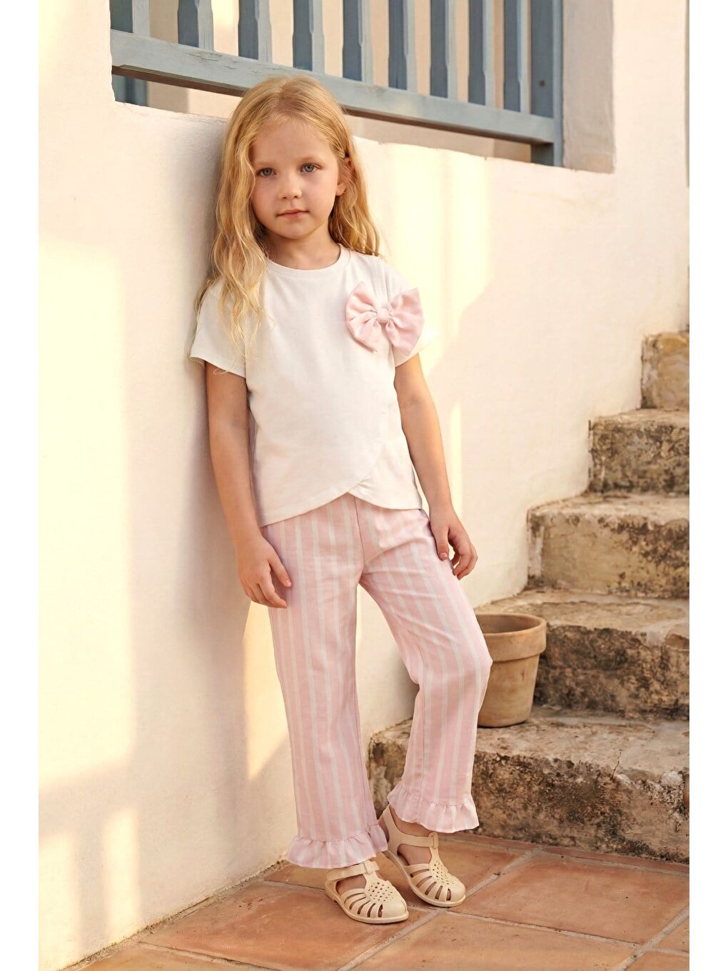 Kız Çocuk Pamuklu Beyaz Fiyonk Detaylı Tişört Pantolon Takım - Pembe Çizgili-1
