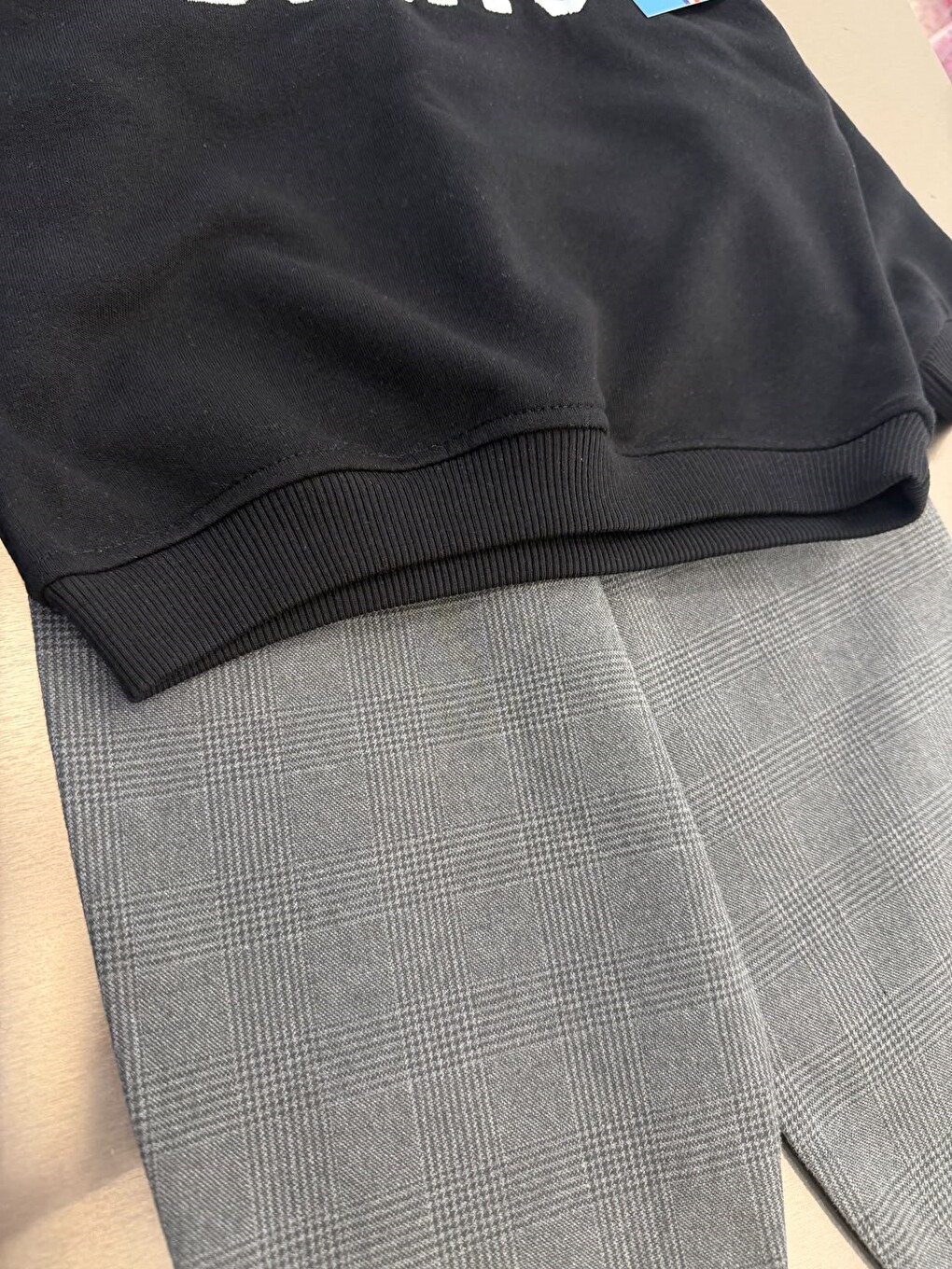 Karışık Çocuk Pamuklu Yazı Baskılı Siyah Sweatshirt Ve Gri Ekose Pantolon Takımı-1