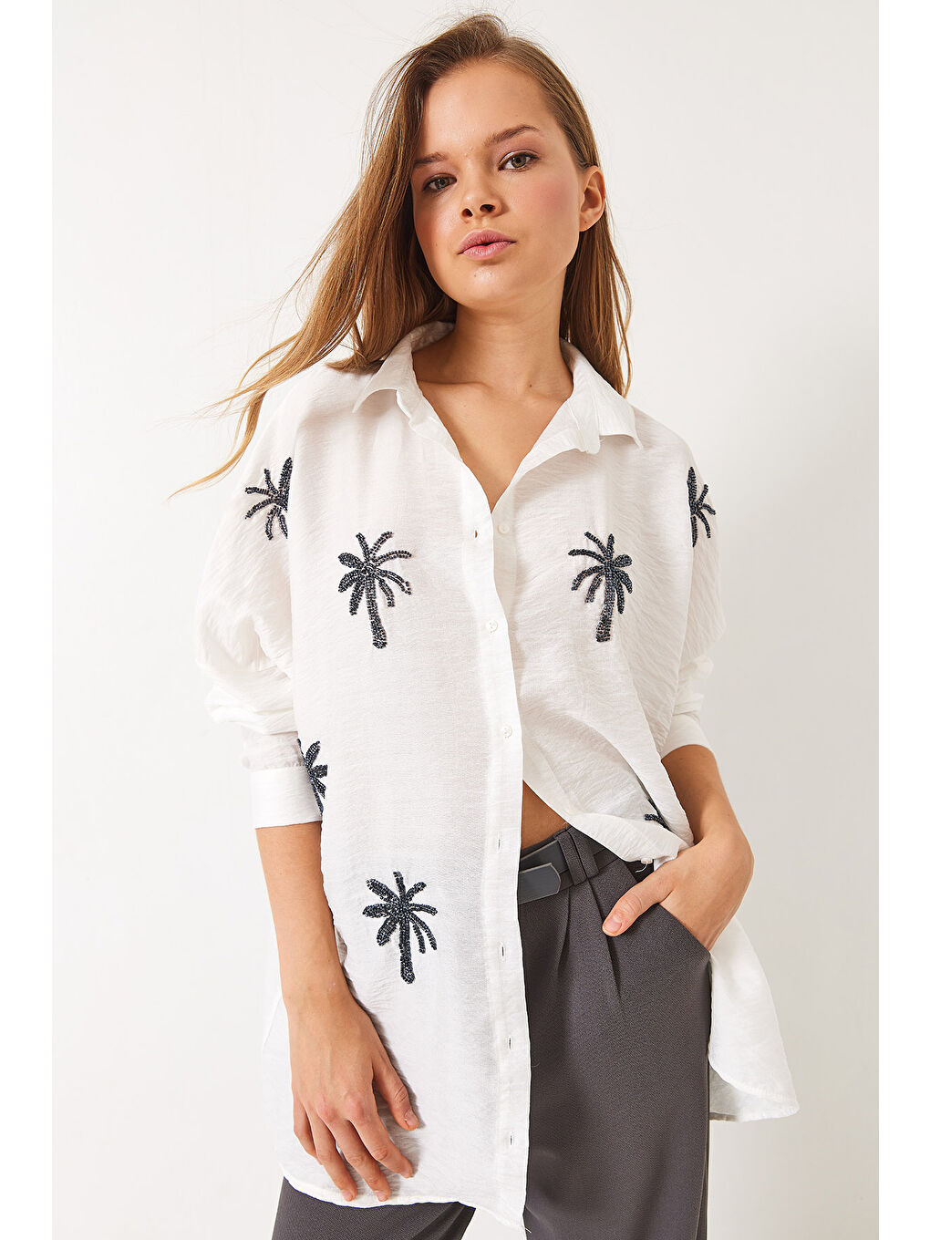 Beyaz Kadın Palmiyeli Boncuk Taş İşlemeli Aerobin Oversize Gömlek-1