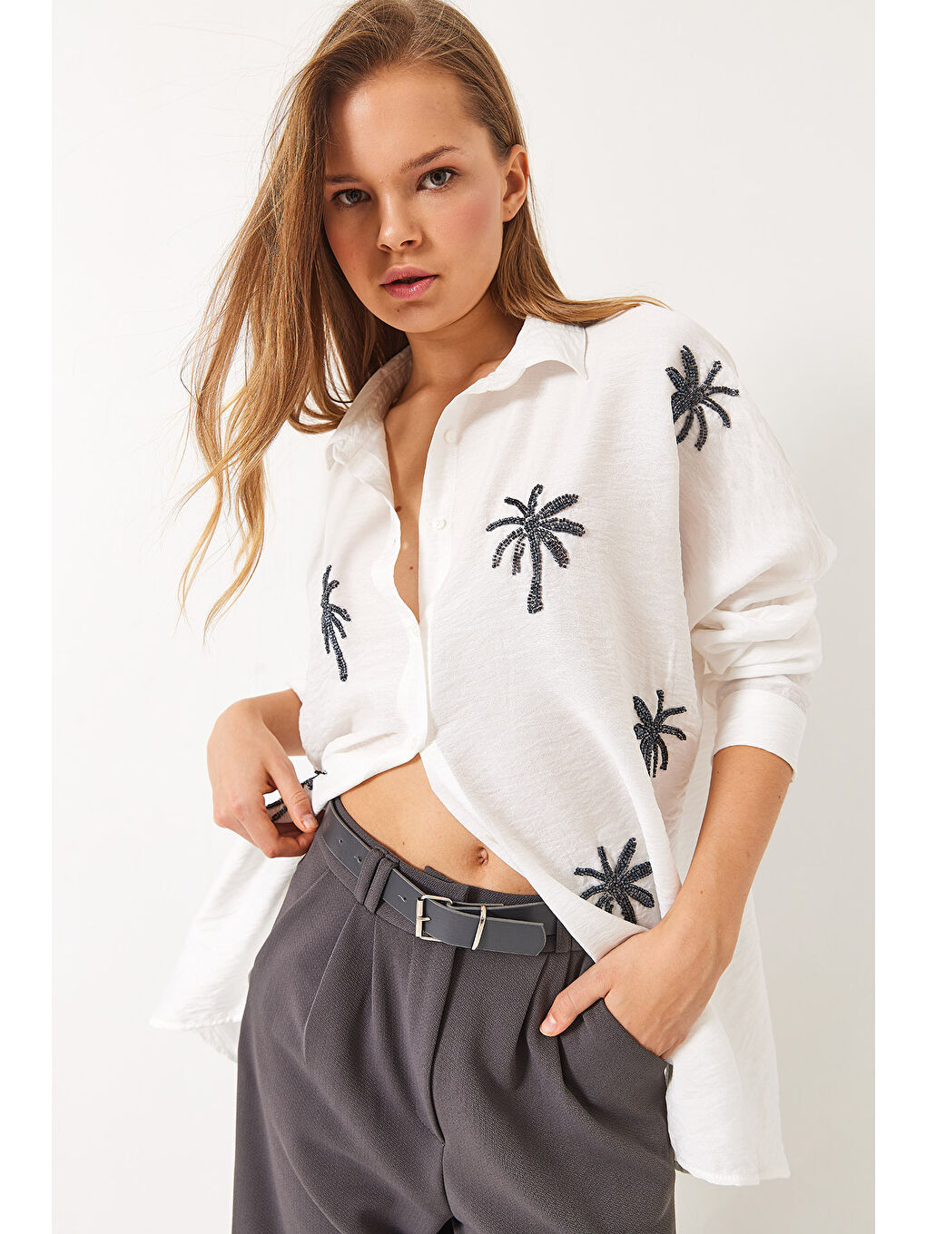 Beyaz Kadın Palmiyeli Boncuk Taş İşlemeli Aerobin Oversize Gömlek-3