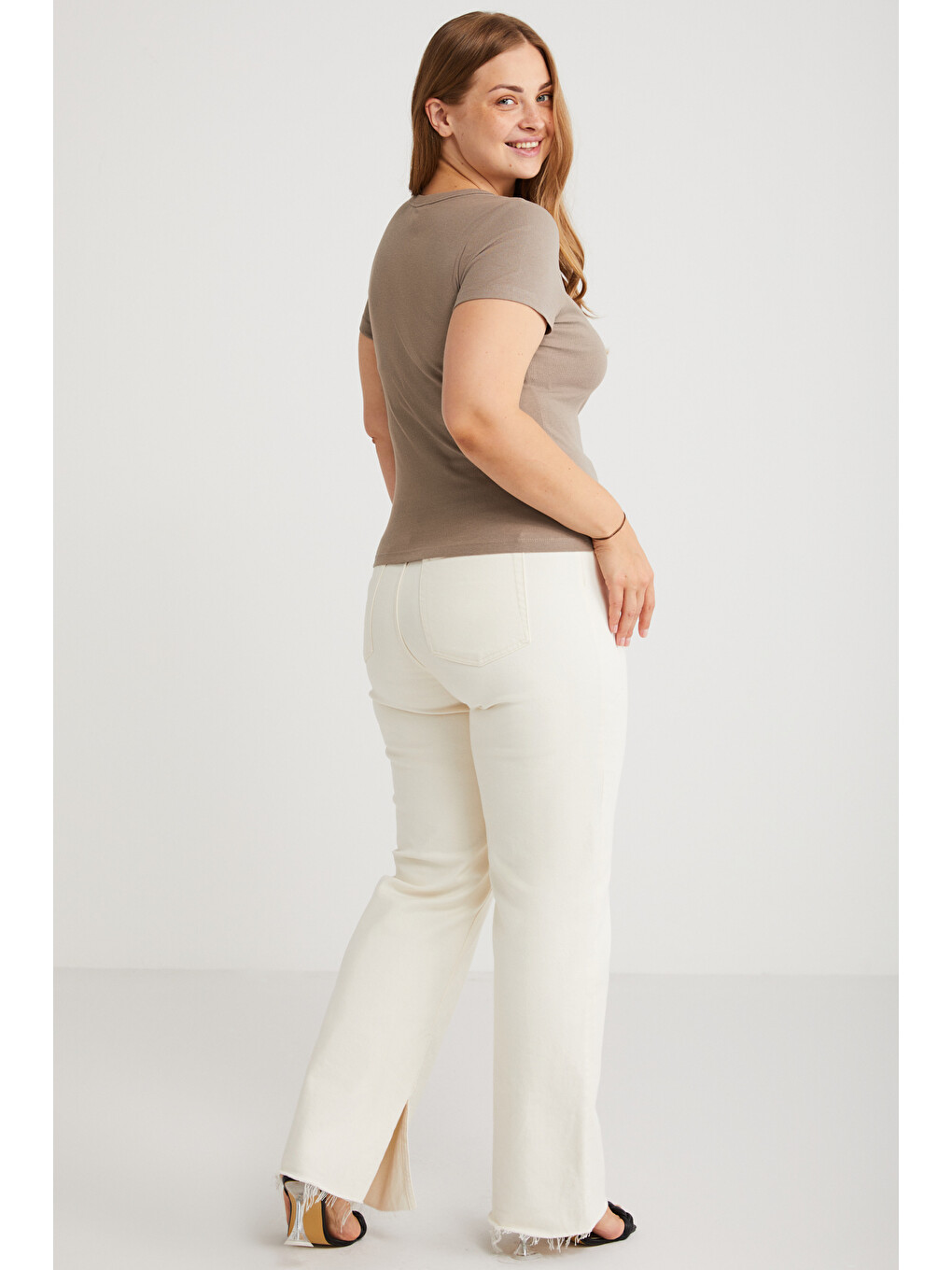 Bej Hanny Kadın Büyük Beden Regular Fit Bisiklet Yaka Basic Kaşkorse Vizon Büyük Beden T-shirt-3