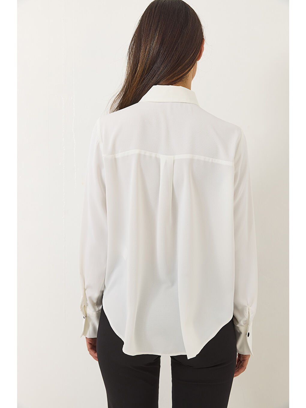 Beyaz Kadın Kurdele Detaylı Gizli Düğmeli Uzun Kollu Gömlek-6